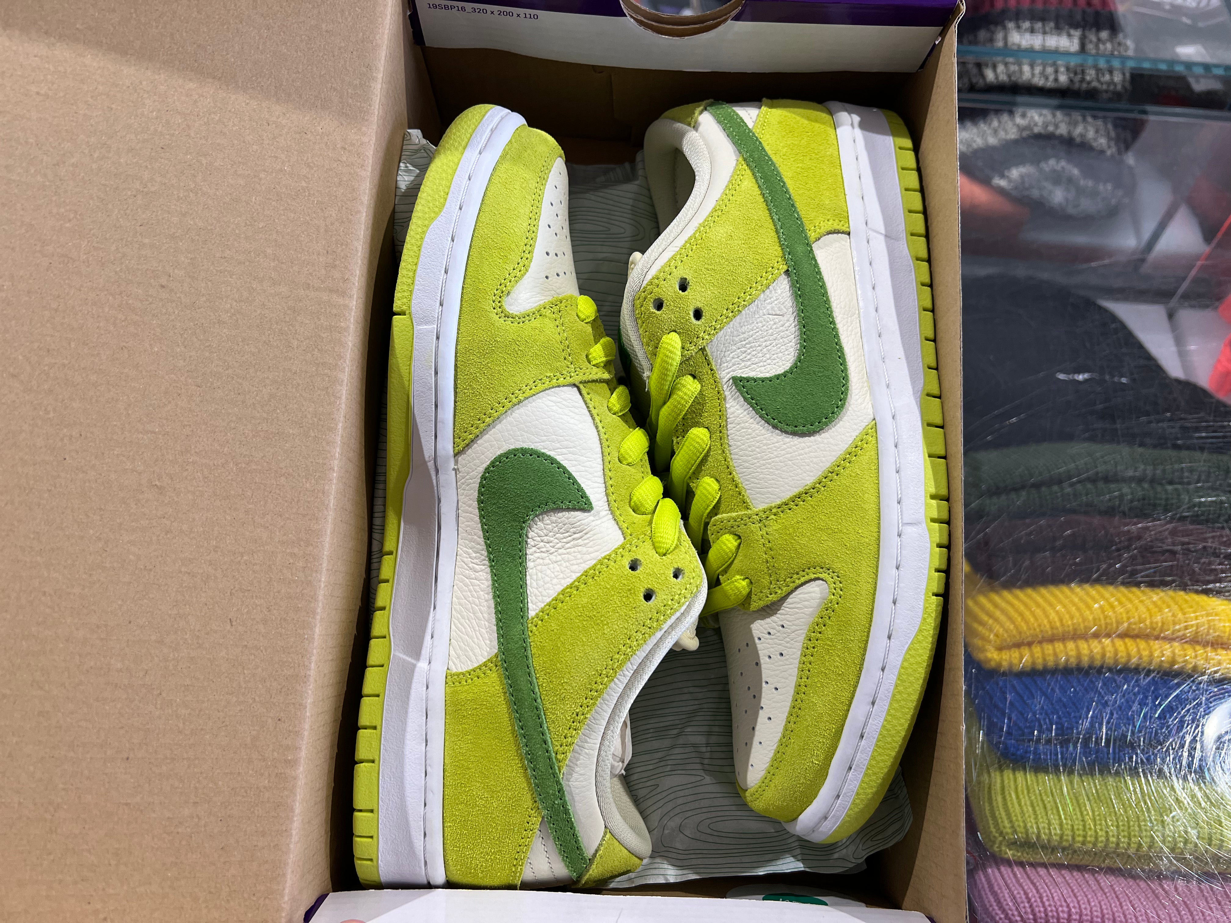 Nike SB Dunk Low - Green Apple Size 9