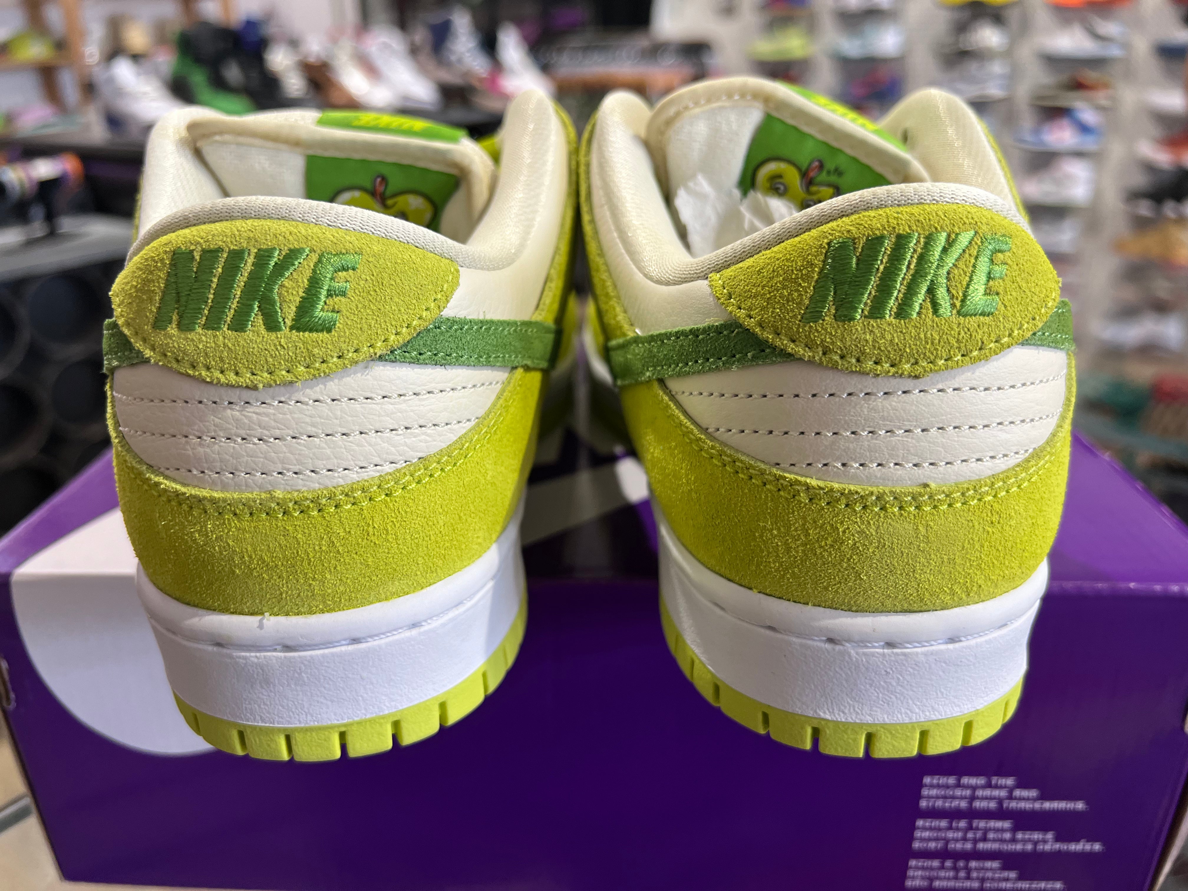 Nike SB Dunk Low - Green Apple Size 9