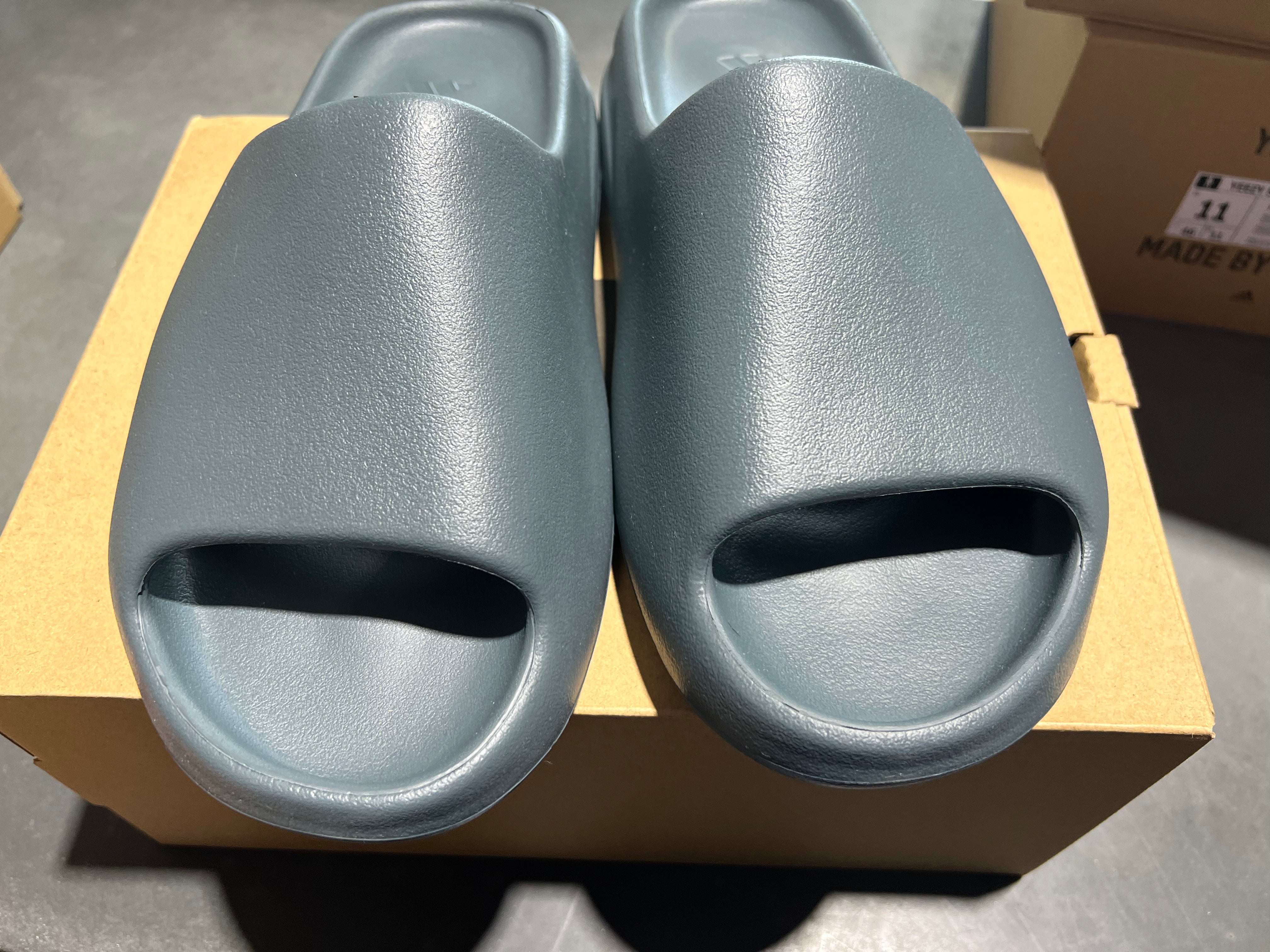 adidas Yeezy Slide - Slate Marine Size 11