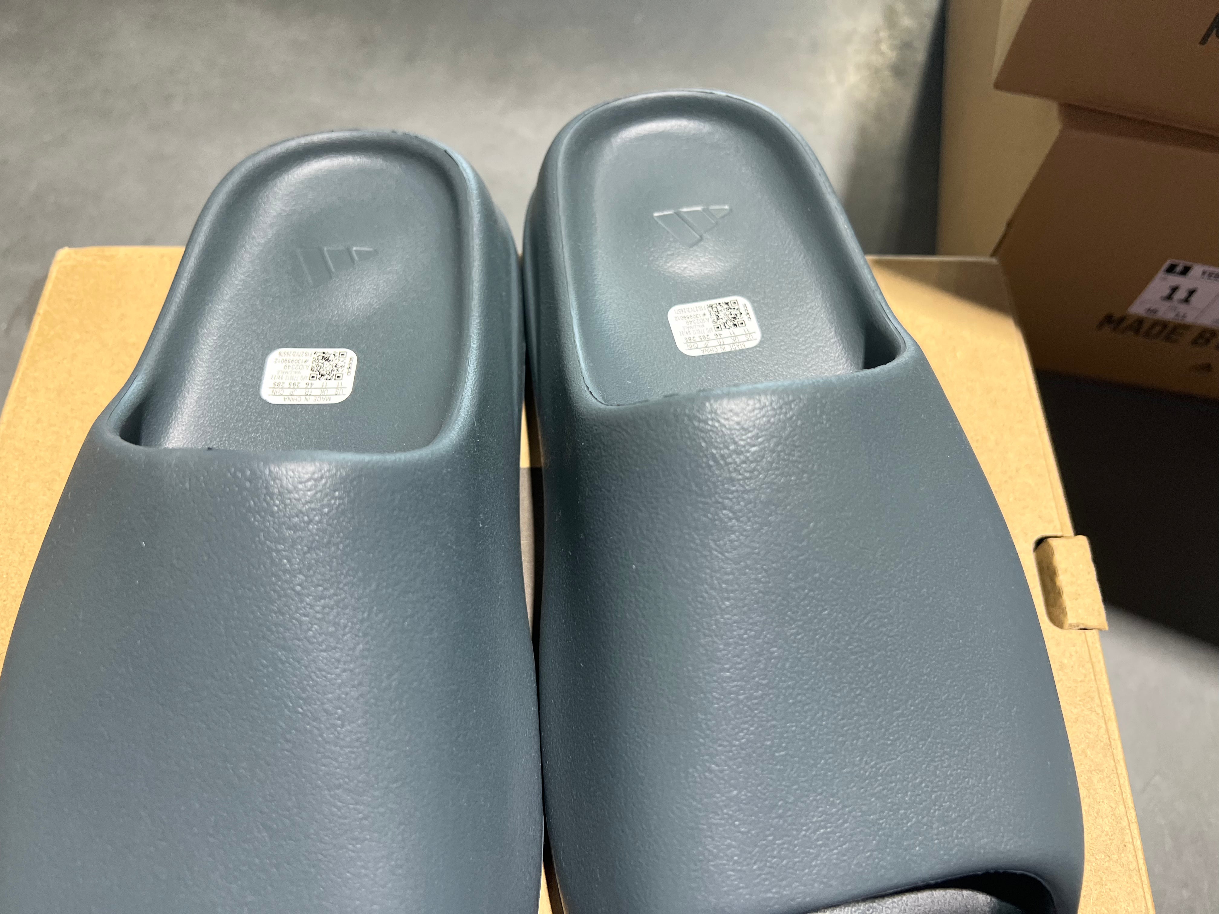 adidas Yeezy Slide - Slate Marine Size 11