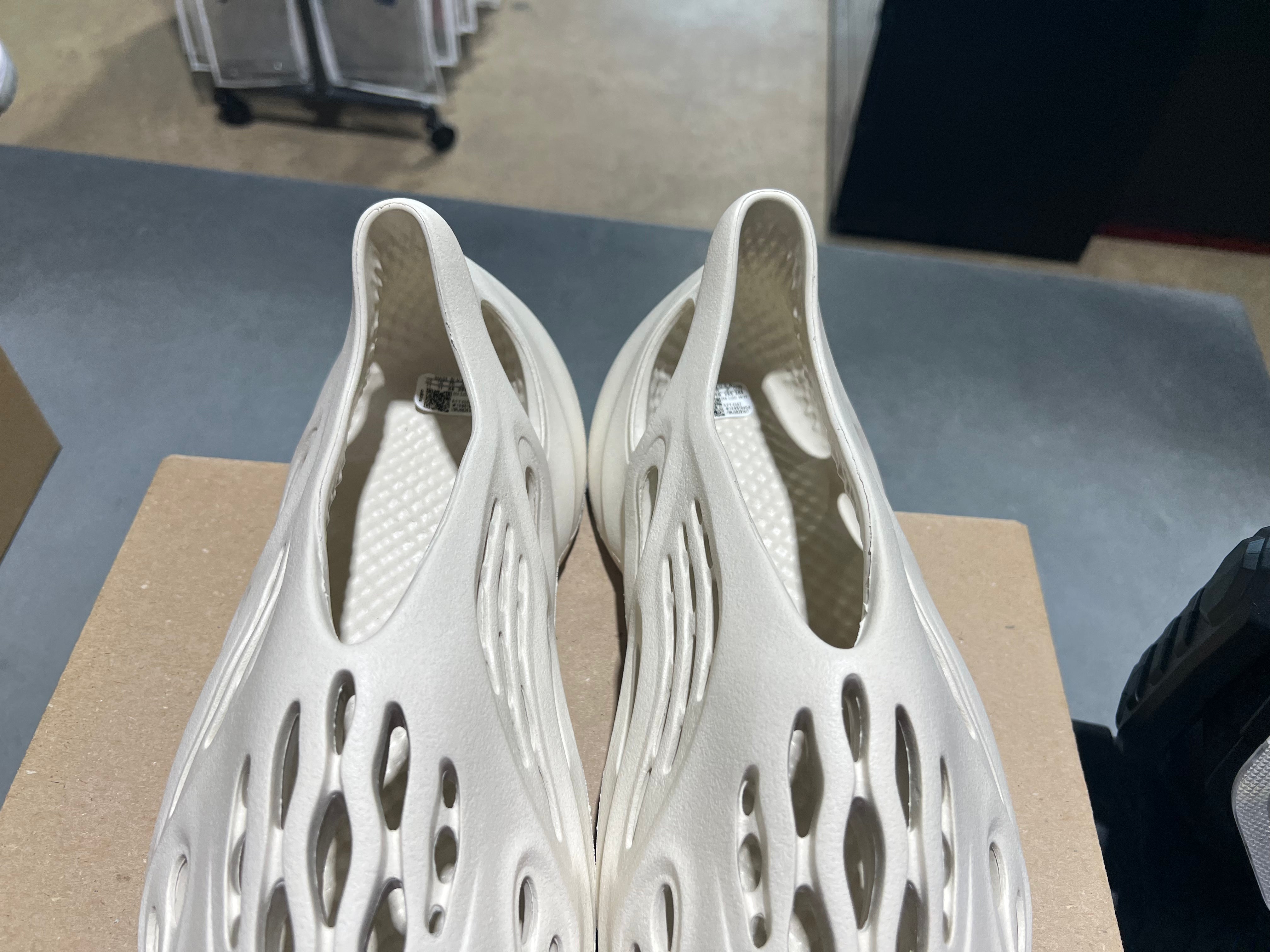 adidas Yeezy Foam RNNR - Sand Size 11