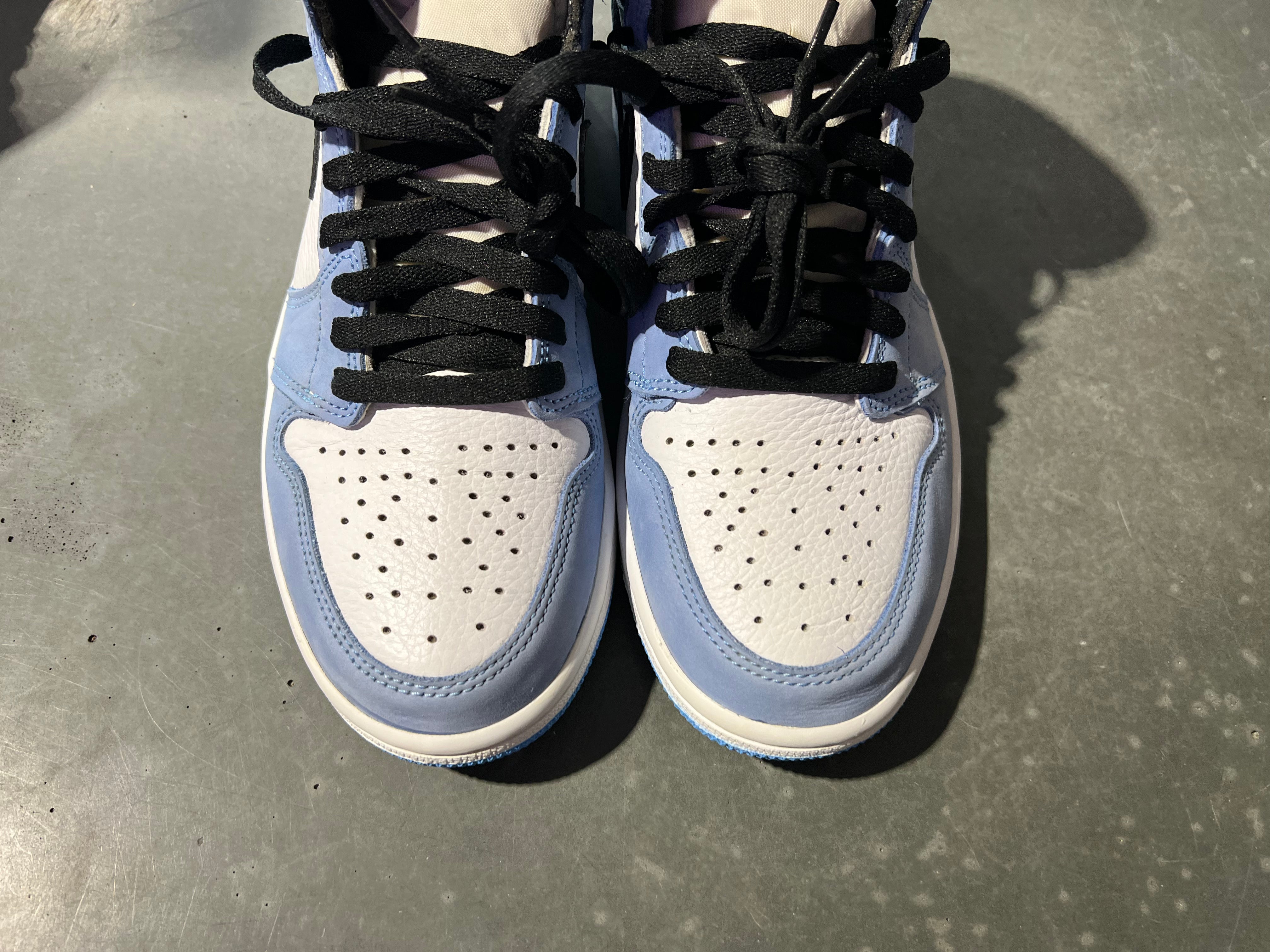 Air Jordan 1 Retro High OG - University Blue Size 9