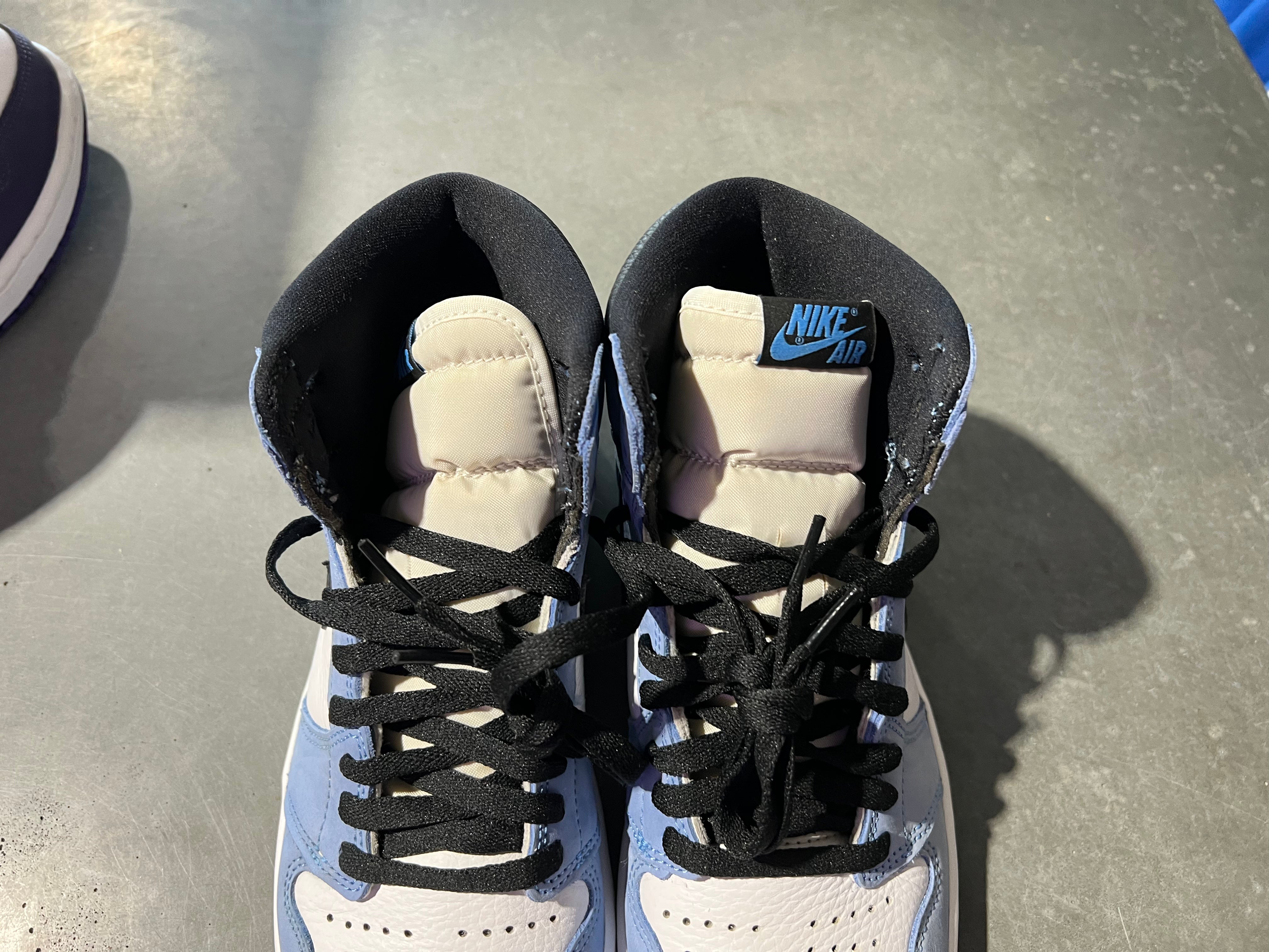 Air Jordan 1 Retro High OG - University Blue Size 9
