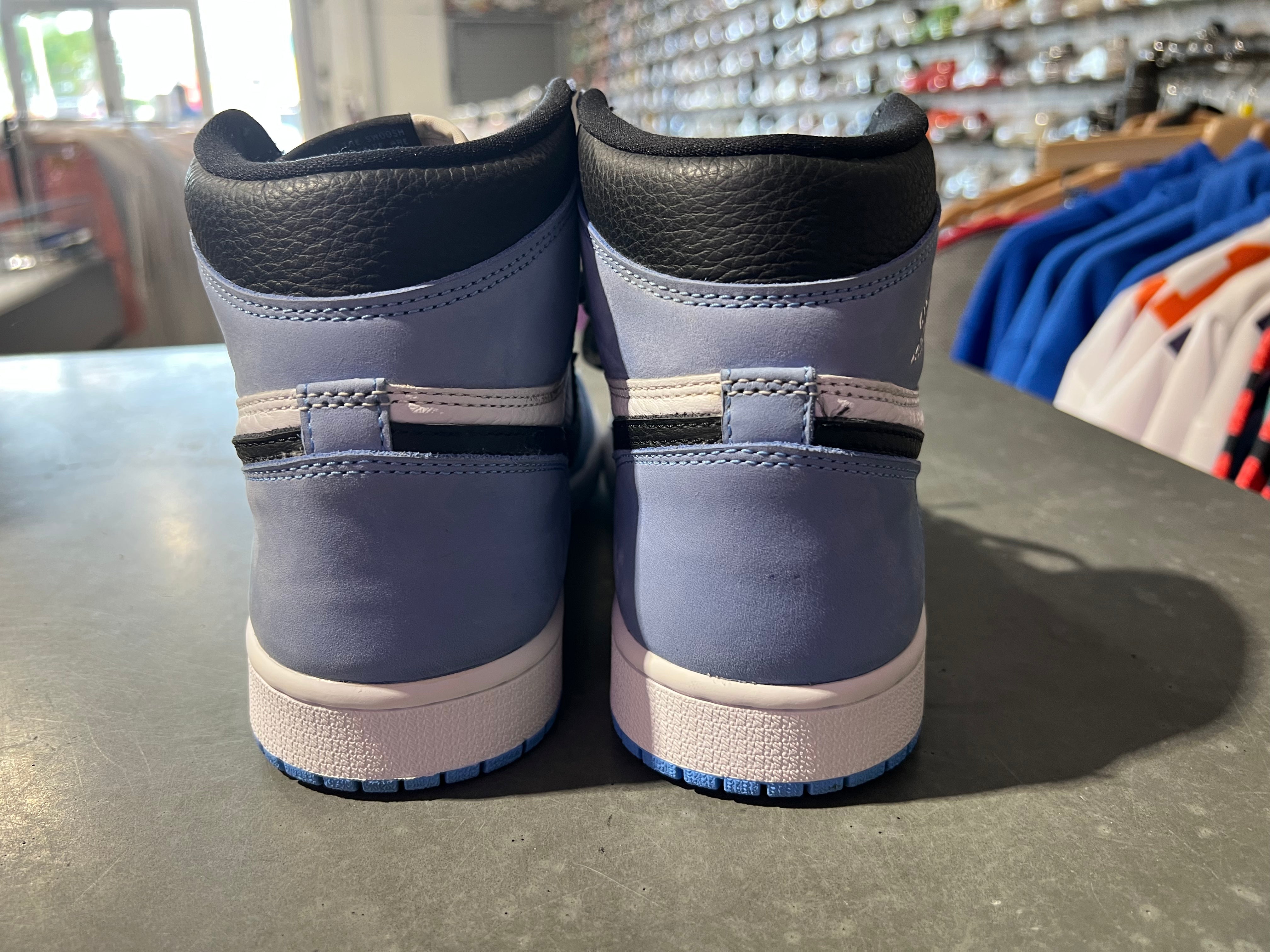 Air Jordan 1 Retro High OG - University Blue Size 9