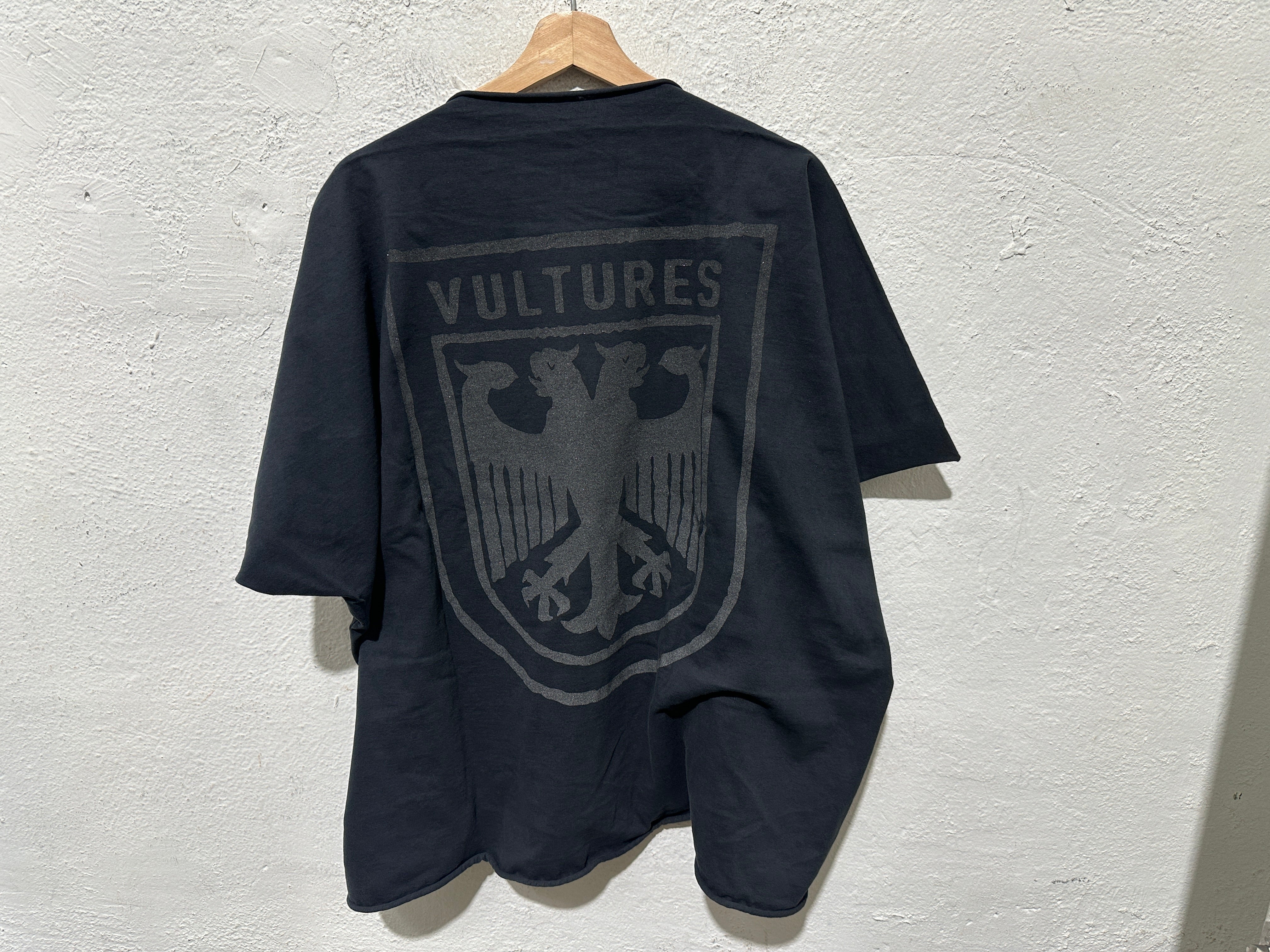 YZY Vultures Crest Tee - Black Size XL