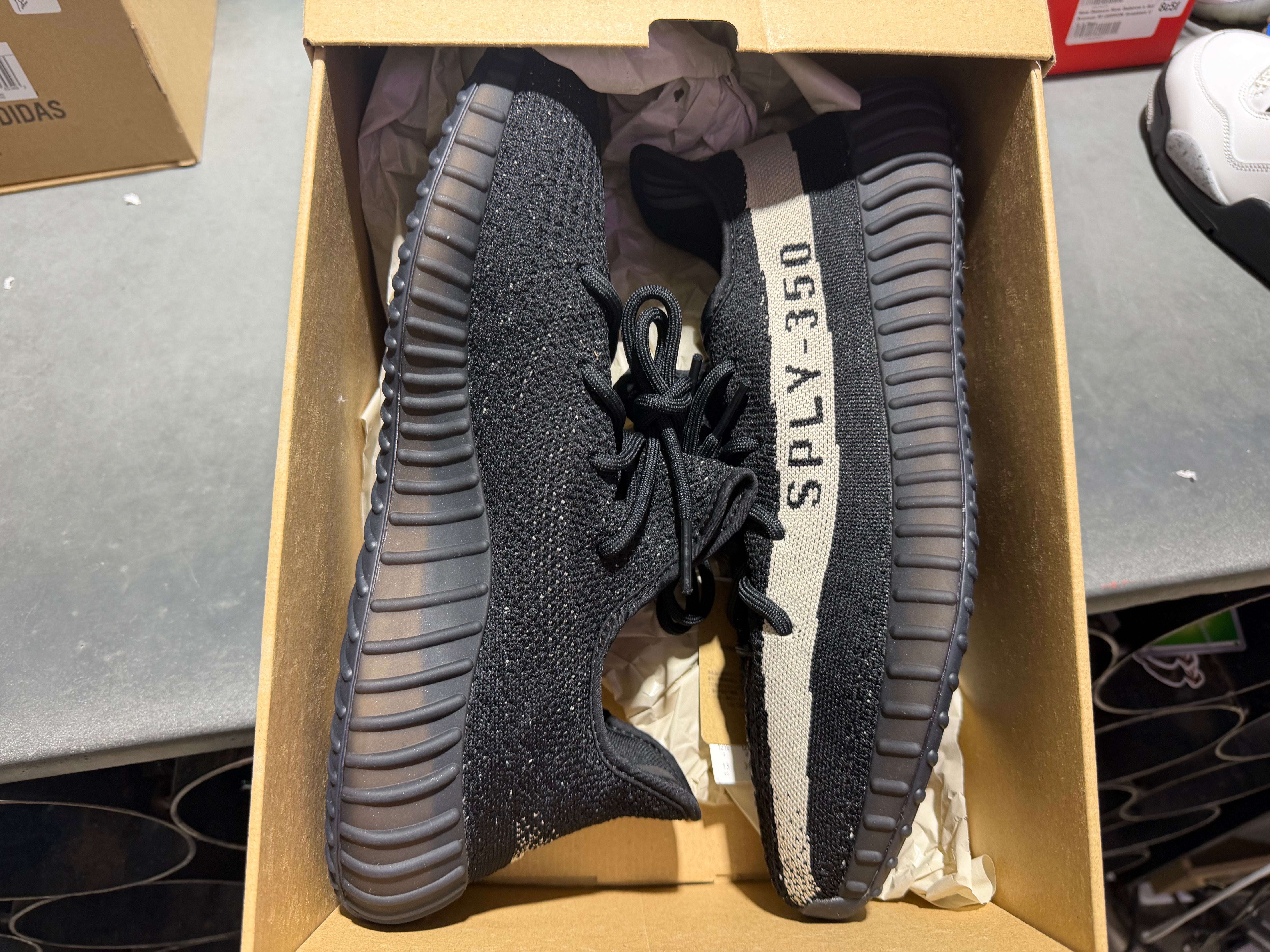 Adidas Yeezy Boost 350 V2 - Oreo / Core Black Size 13