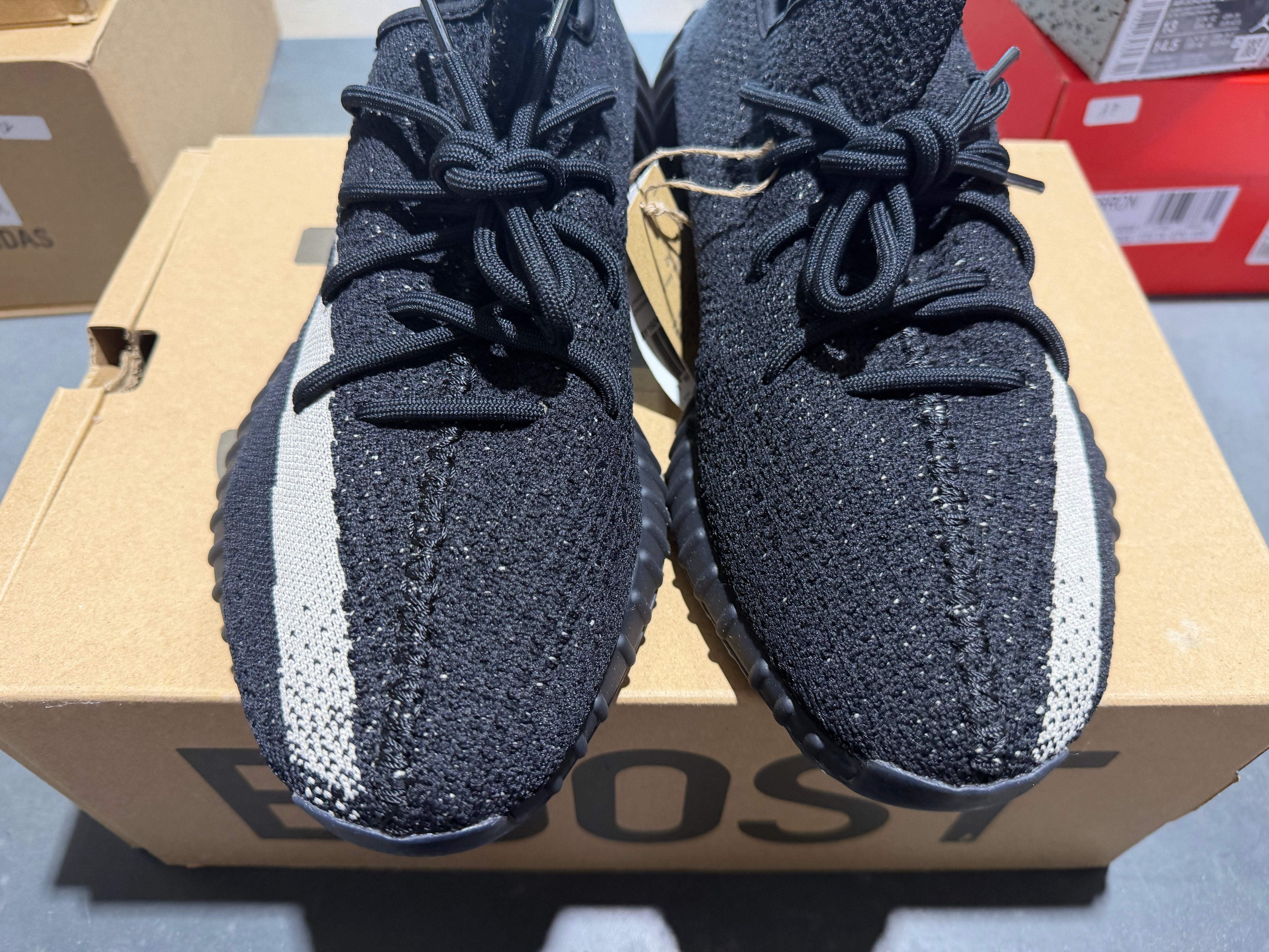 Adidas Yeezy Boost 350 V2 - Oreo / Core Black Size 13