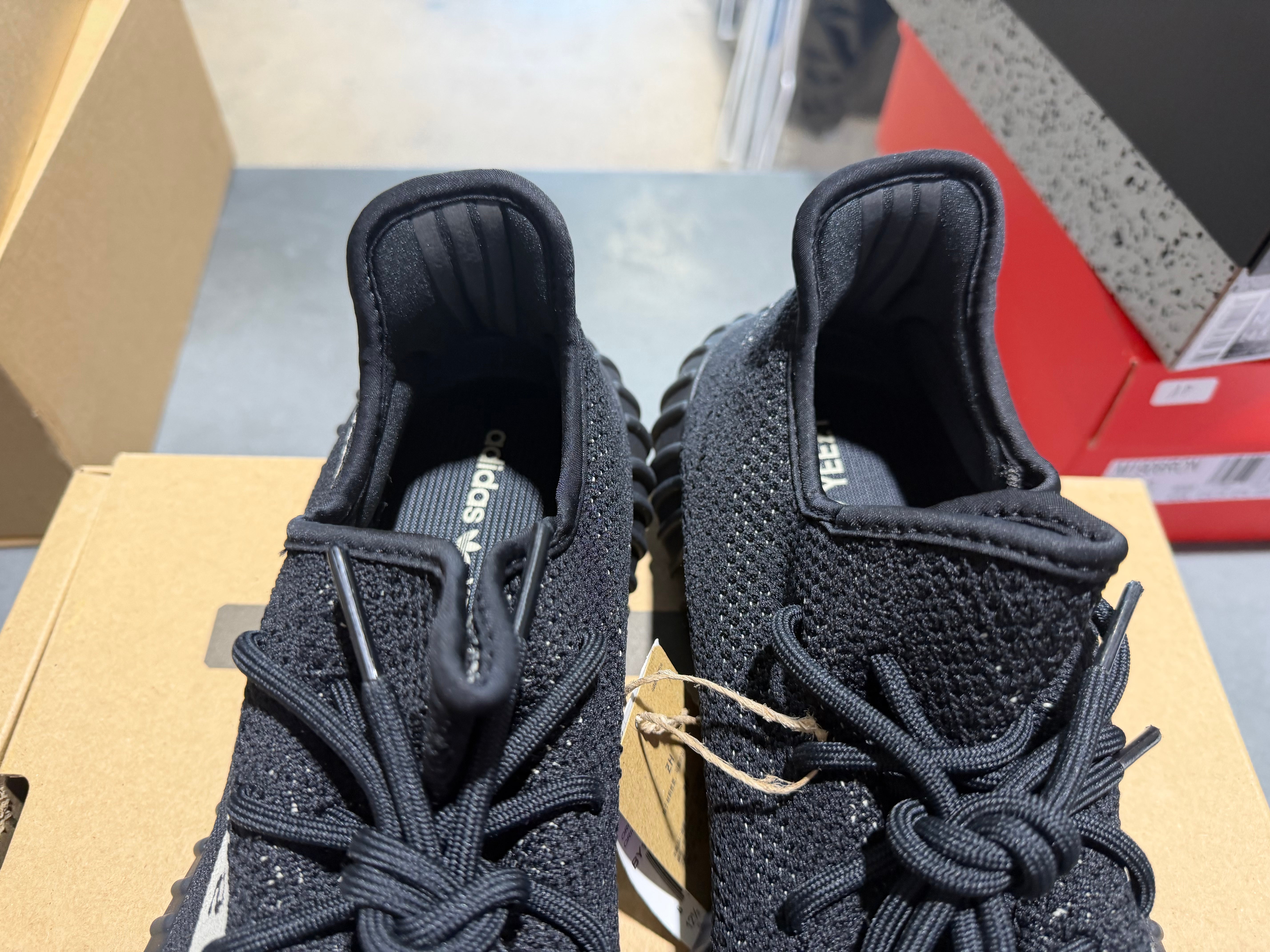 Adidas Yeezy Boost 350 V2 - Oreo / Core Black Size 13