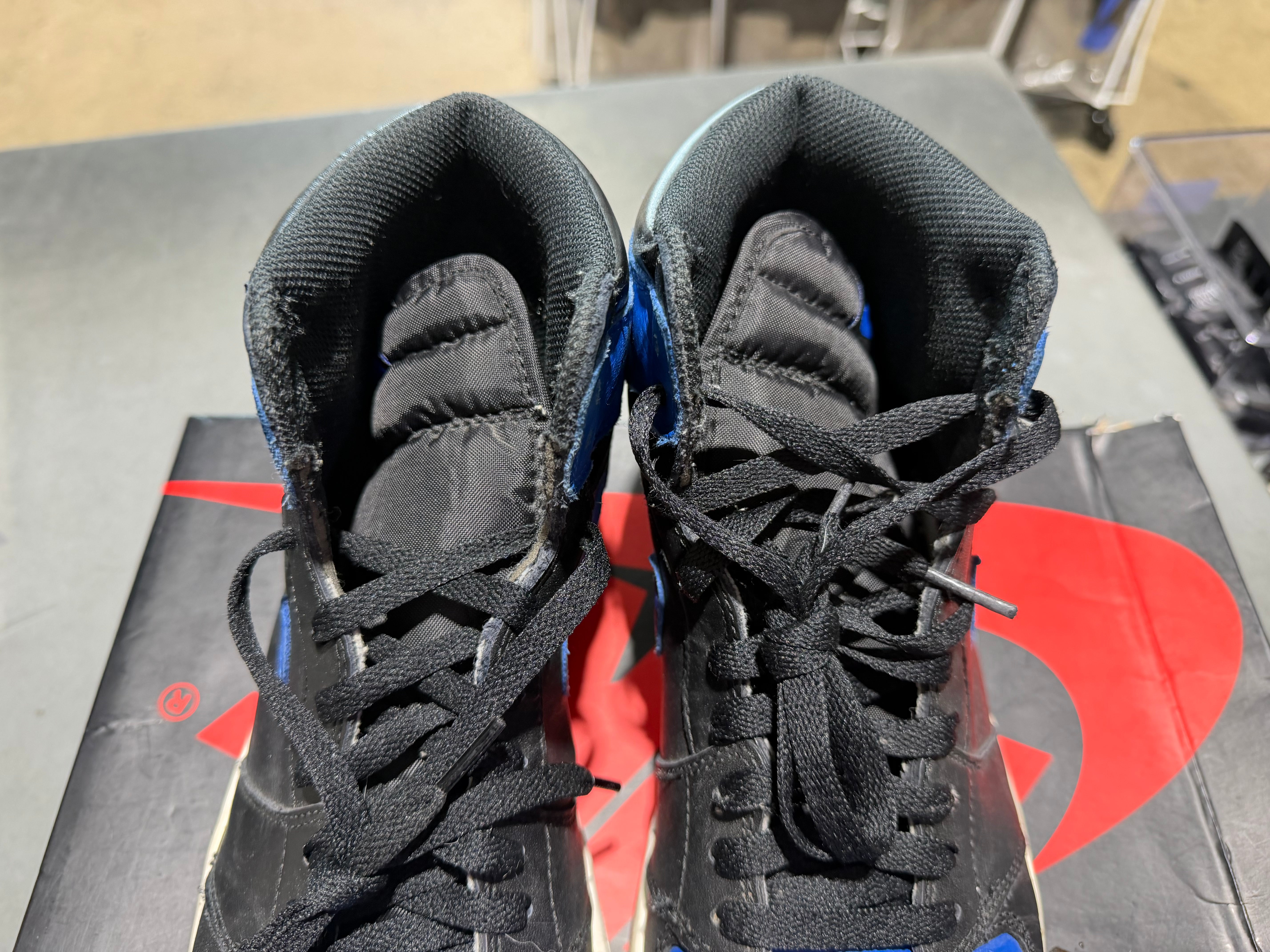 Air Jordan 1 Retro - Royal 2017 Size 11