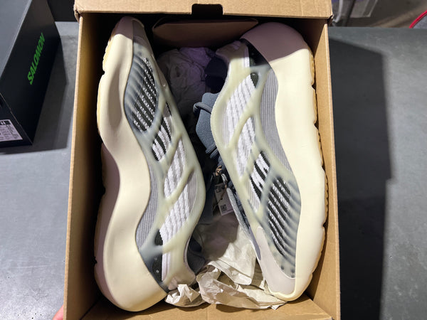 adidas Yeezy 700 V3 - Fade Salt Size 11