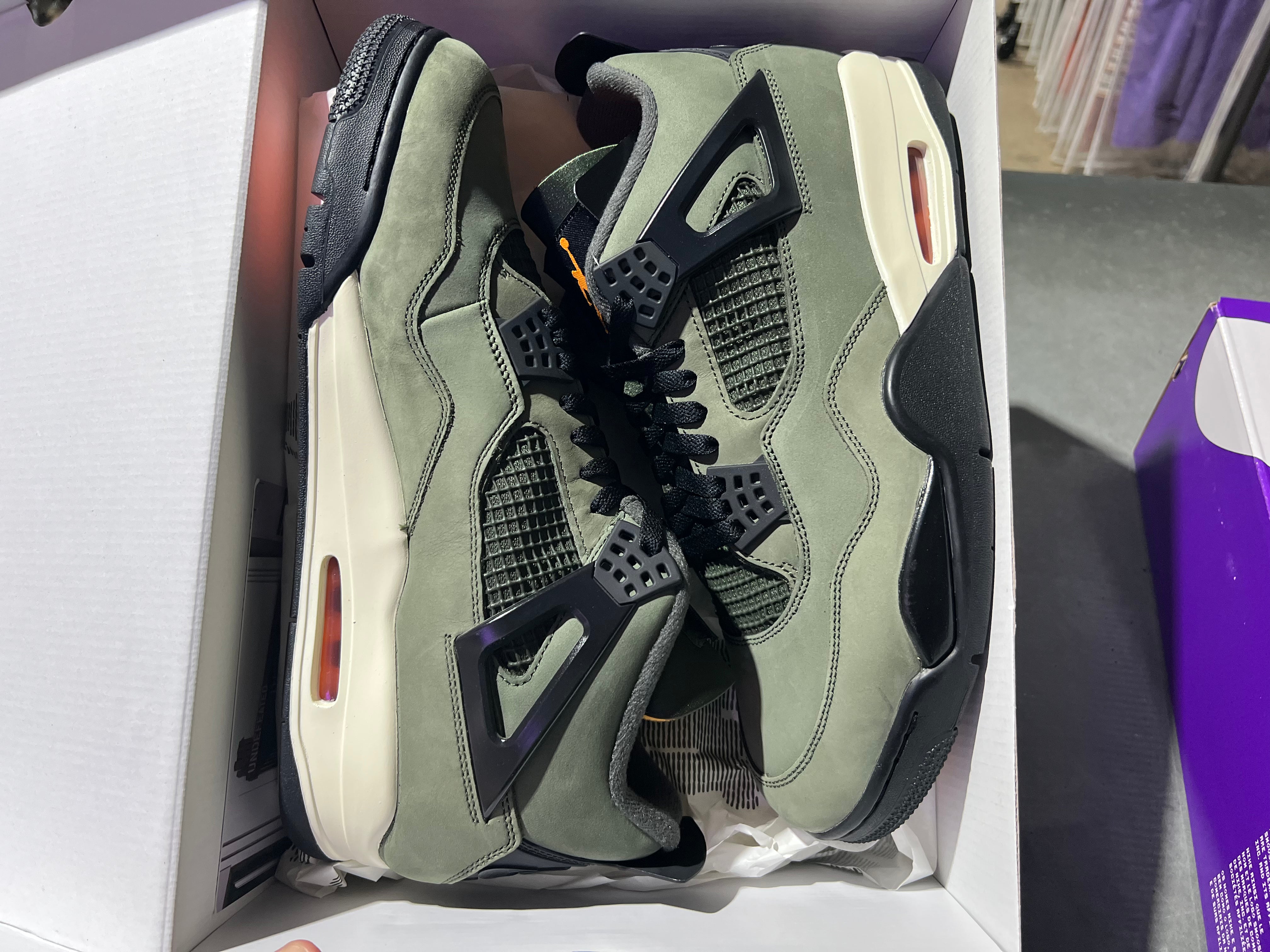 Air Jordan 4 Retro OG SP - Undefeated Size 13