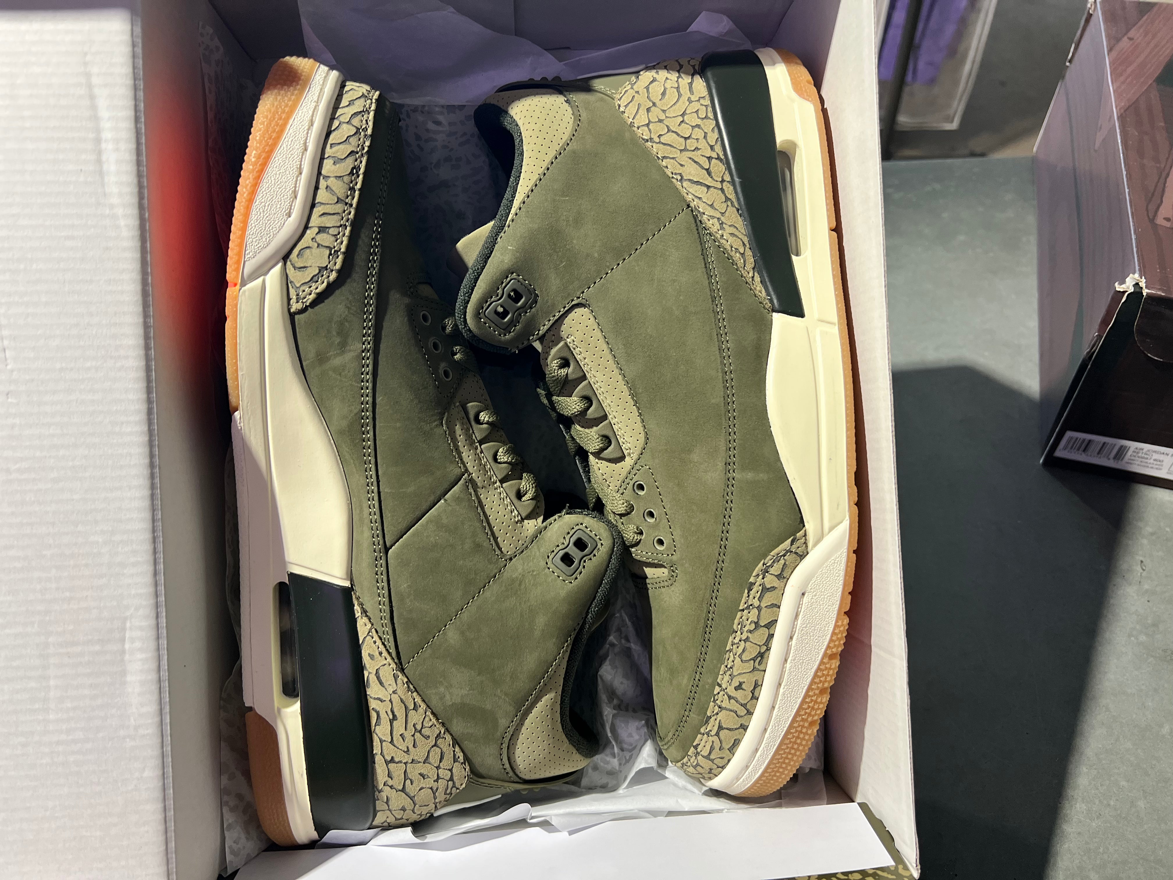 Air Jordan 3 Retro - Family Affair Size 11.5