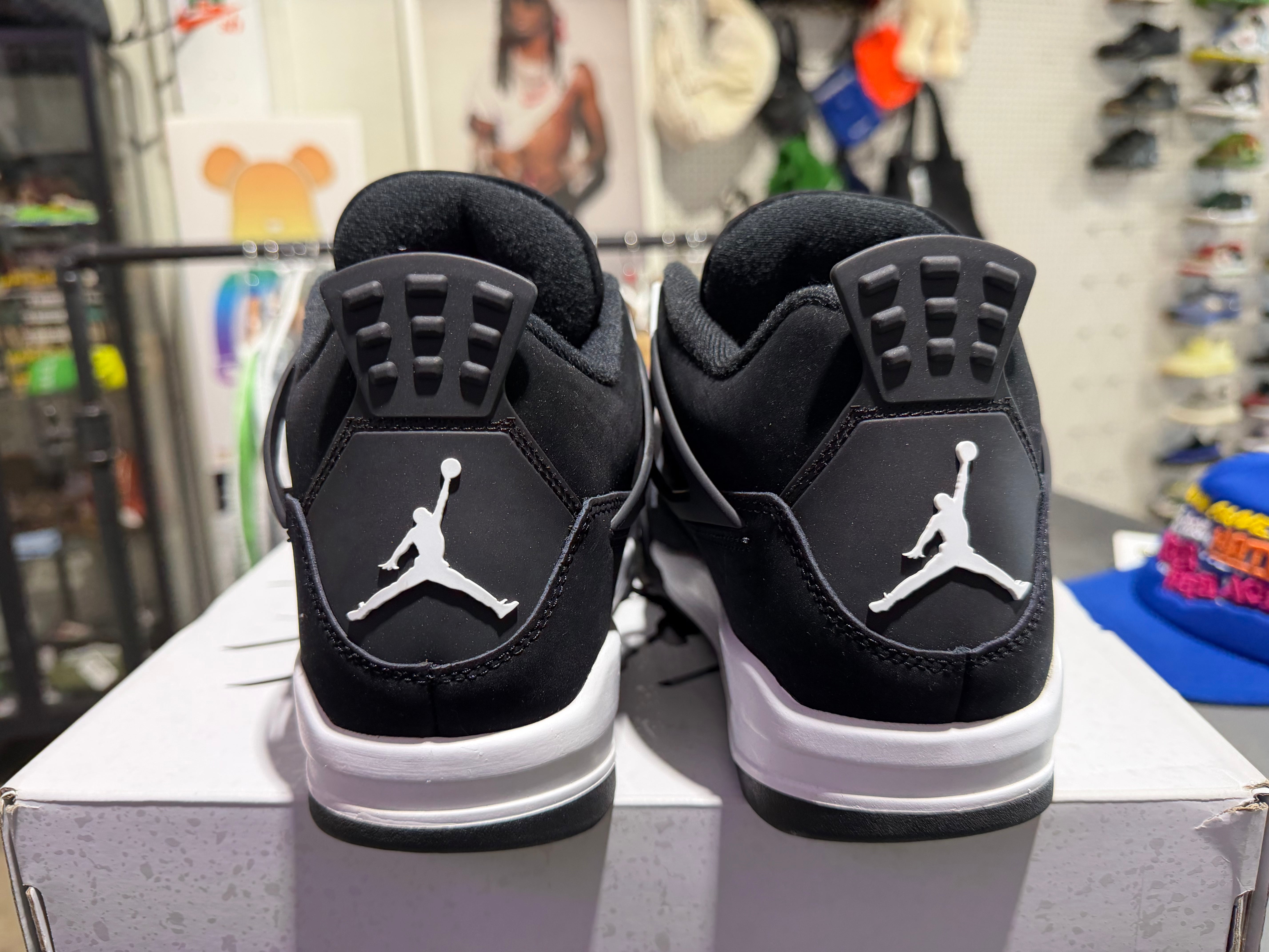 Air Jordan 4 Retro - White Thunder Size 8