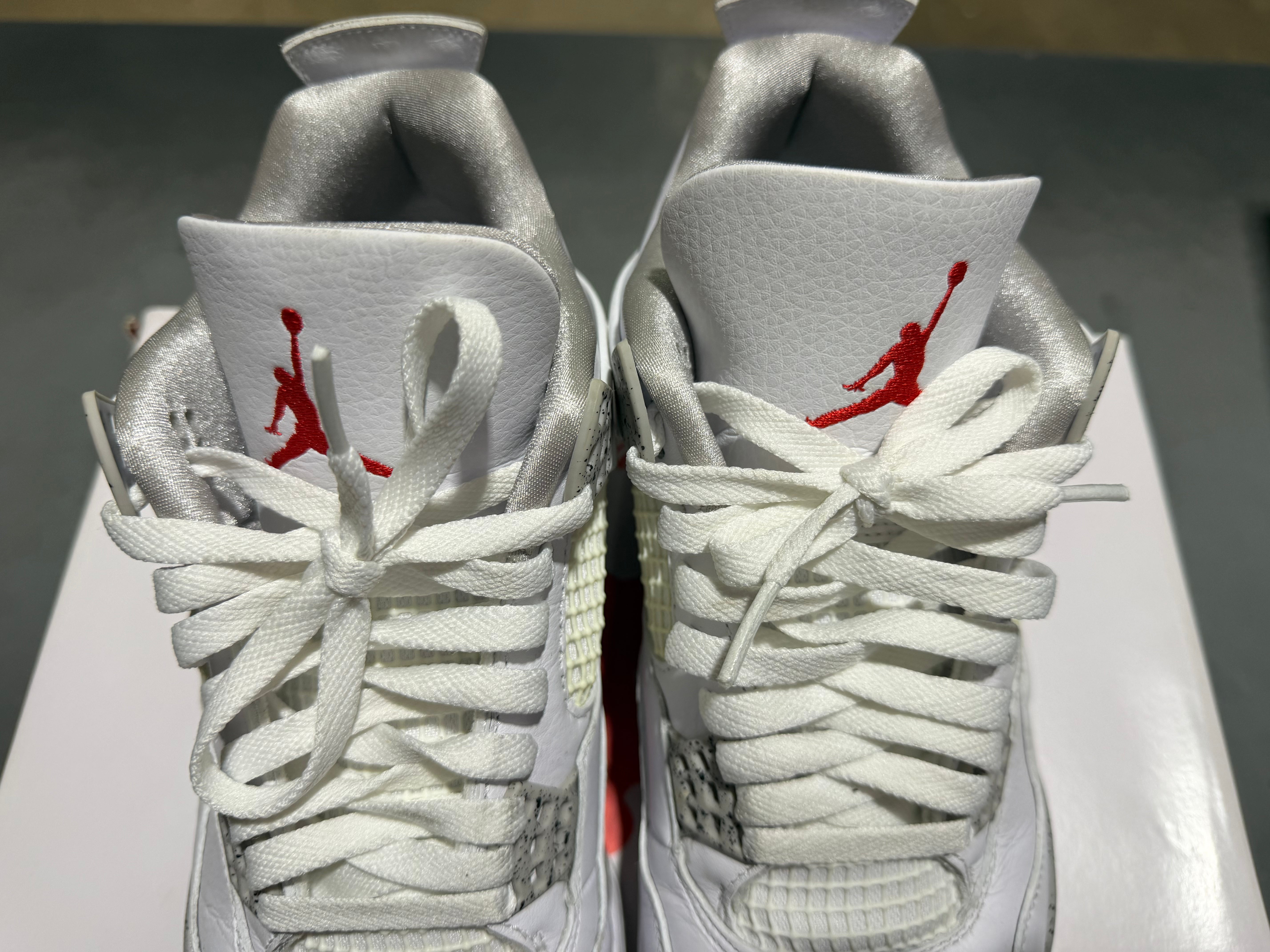 Air Jordan 4 Retro - White Oreo Size 10