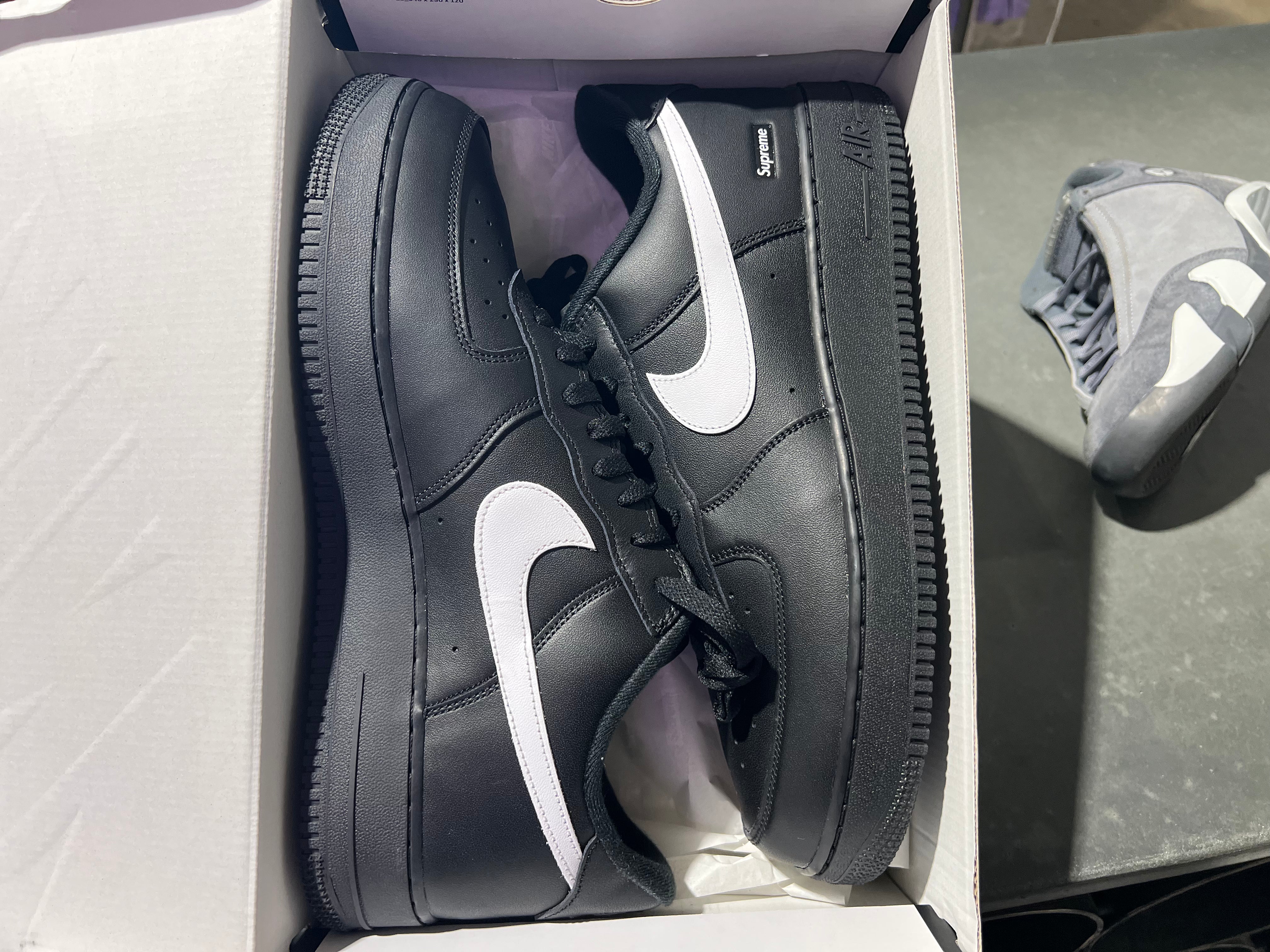 Nike Air Force 1 Low Supreme - Black/White Size 13