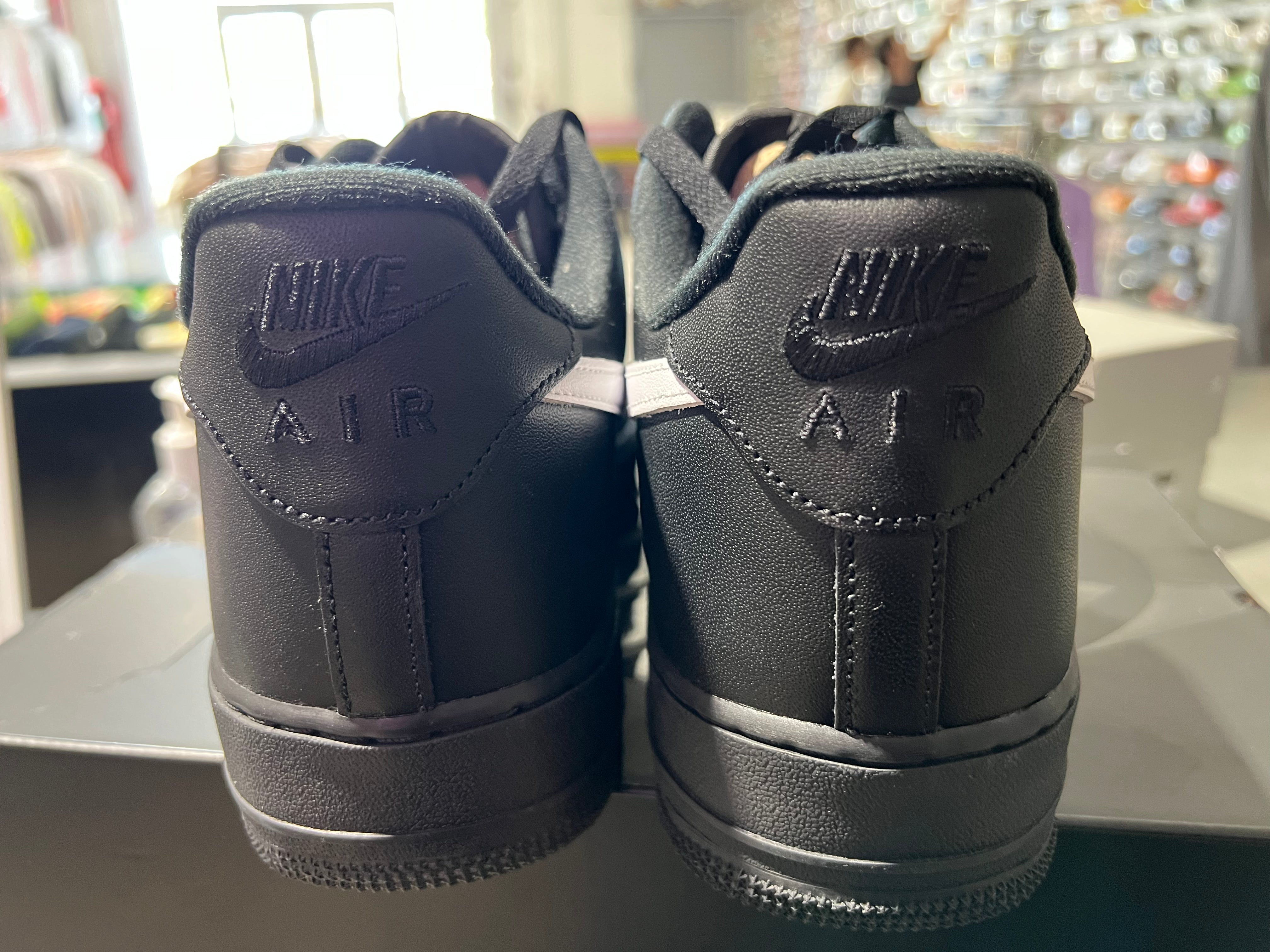 Nike Air Force 1 Low Supreme - Black/White Size 13