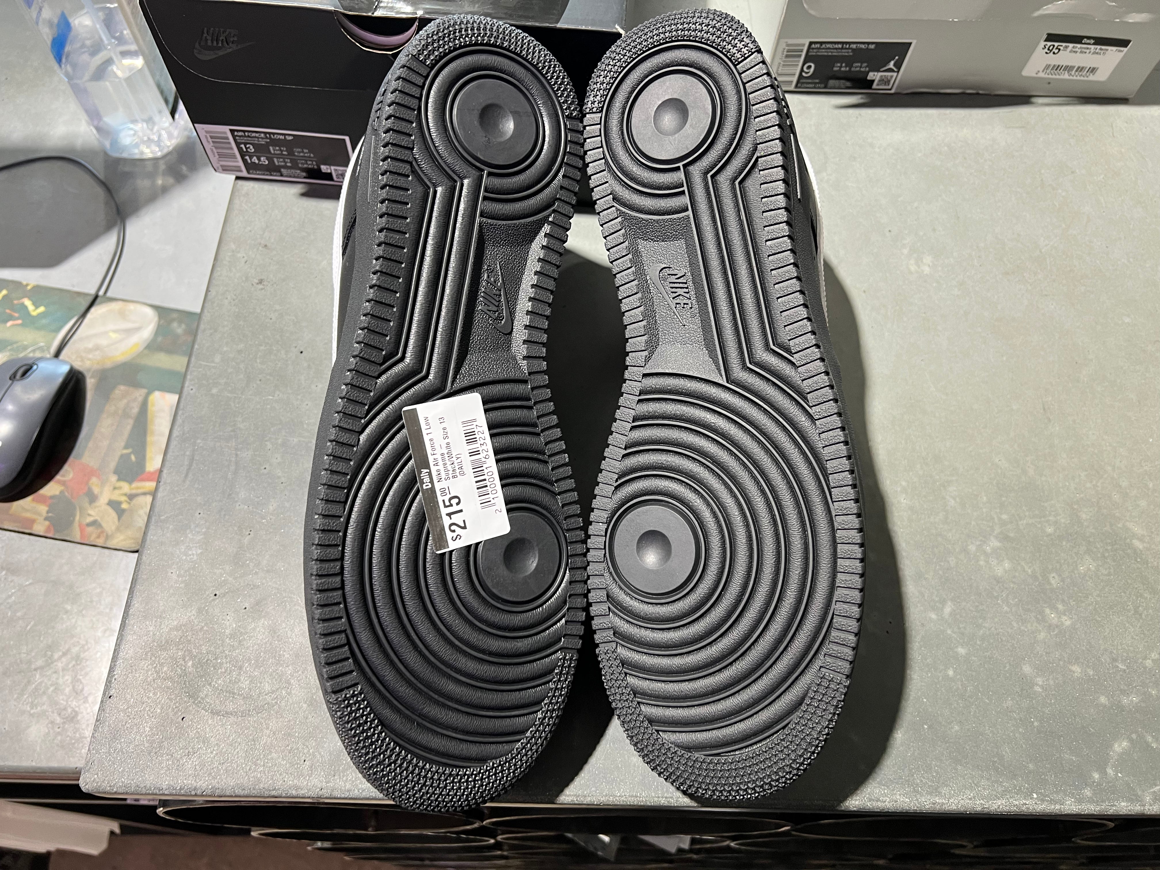 Nike Air Force 1 Low Supreme - Black/White Size 13