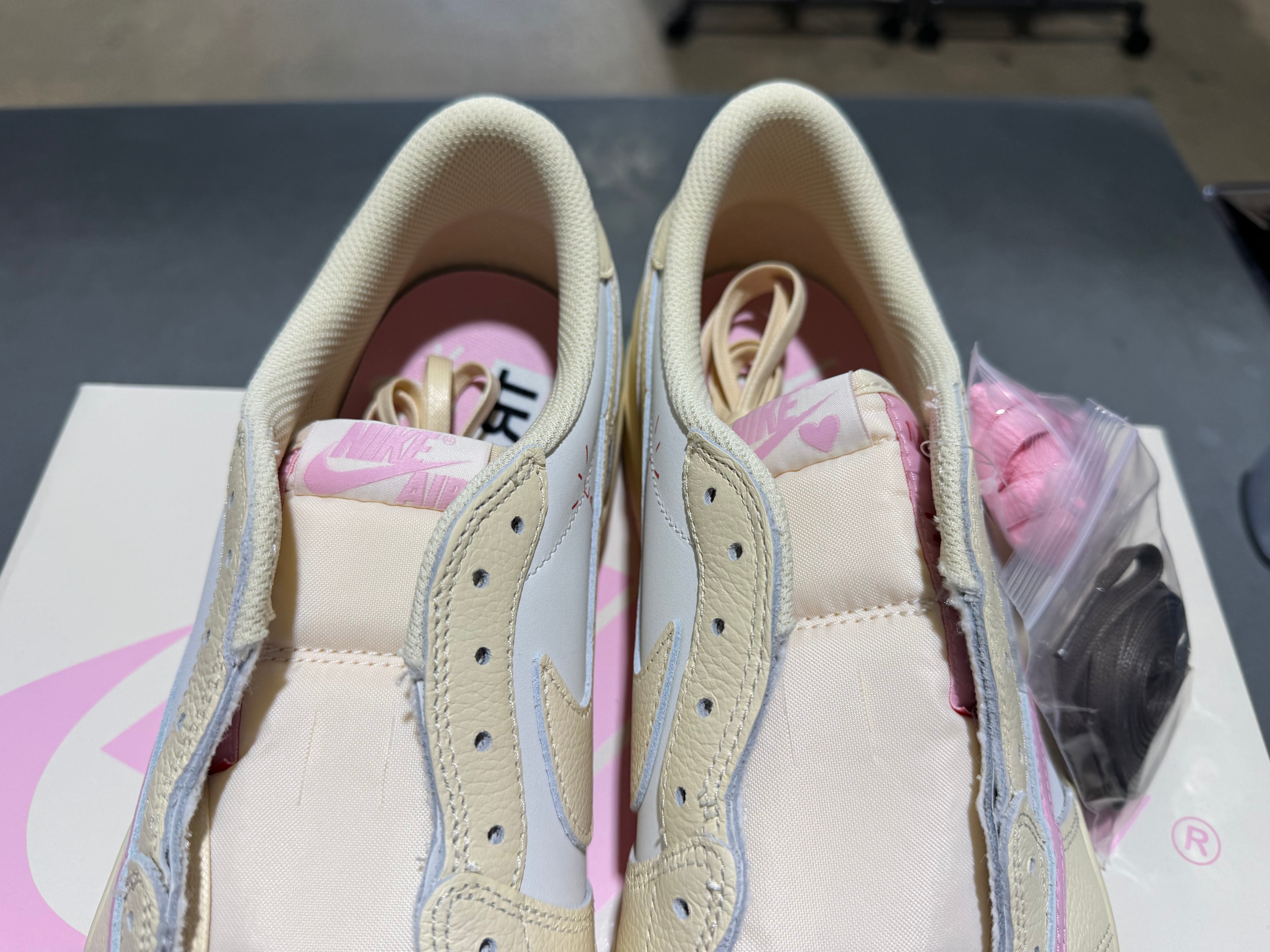 Air Jordan 1 Low OG SP - Travis Scott/Shy Pink Size 13