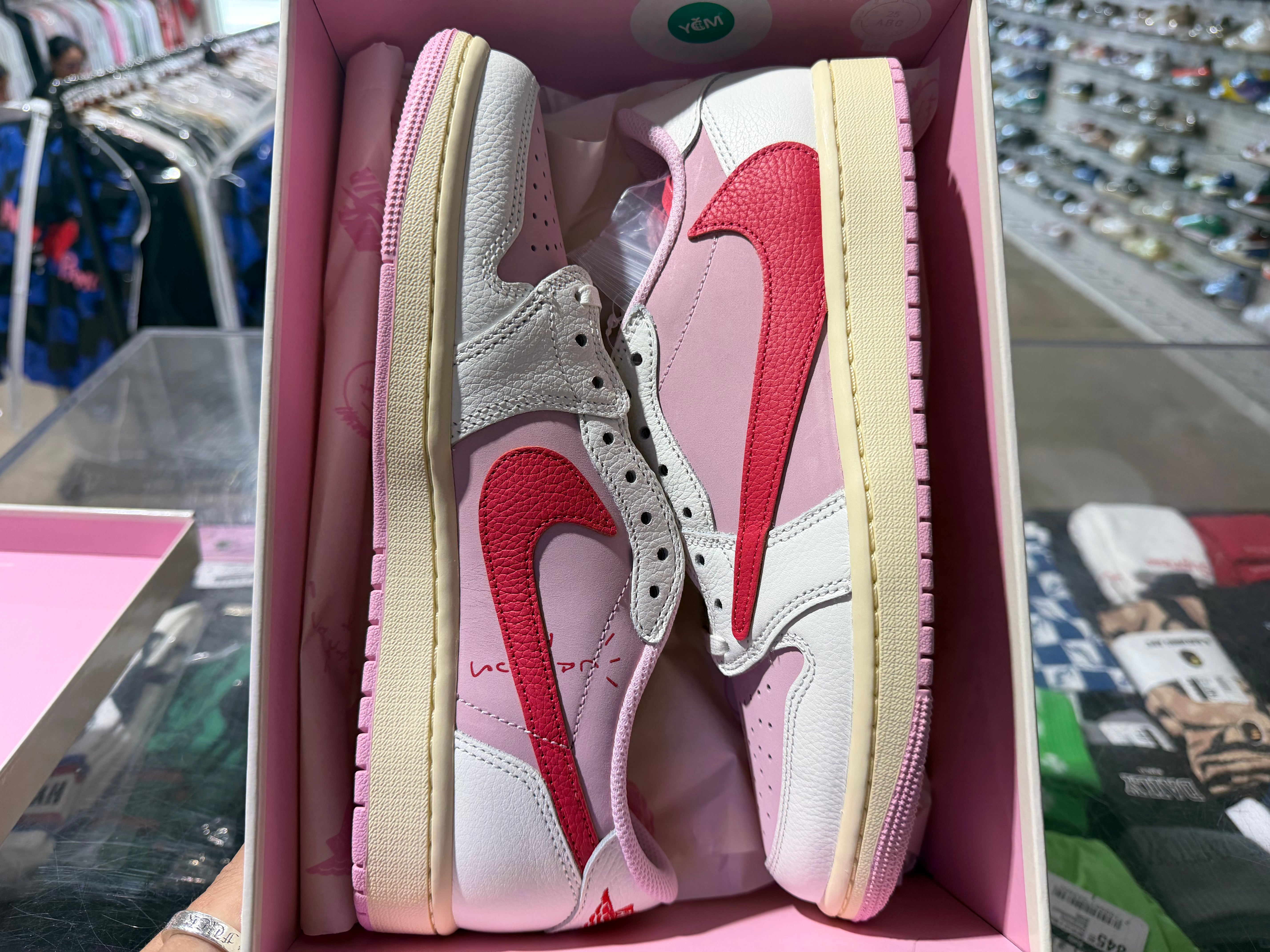 Air Jordan 1 Low OG SP - Travis Scott/Tropical Pink Size 9