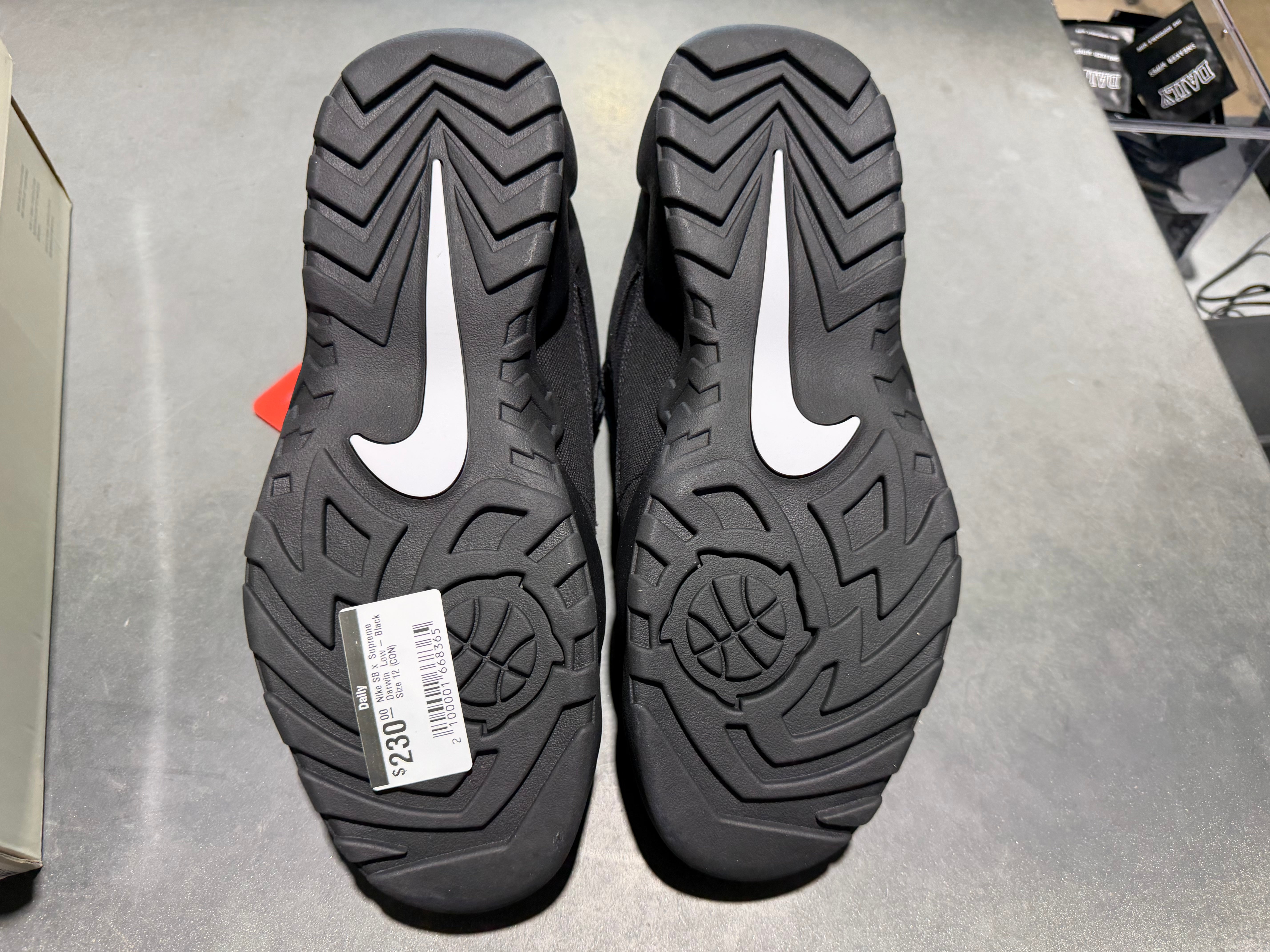 Nike SB x  Supreme Darwin  Low - Black Size 12