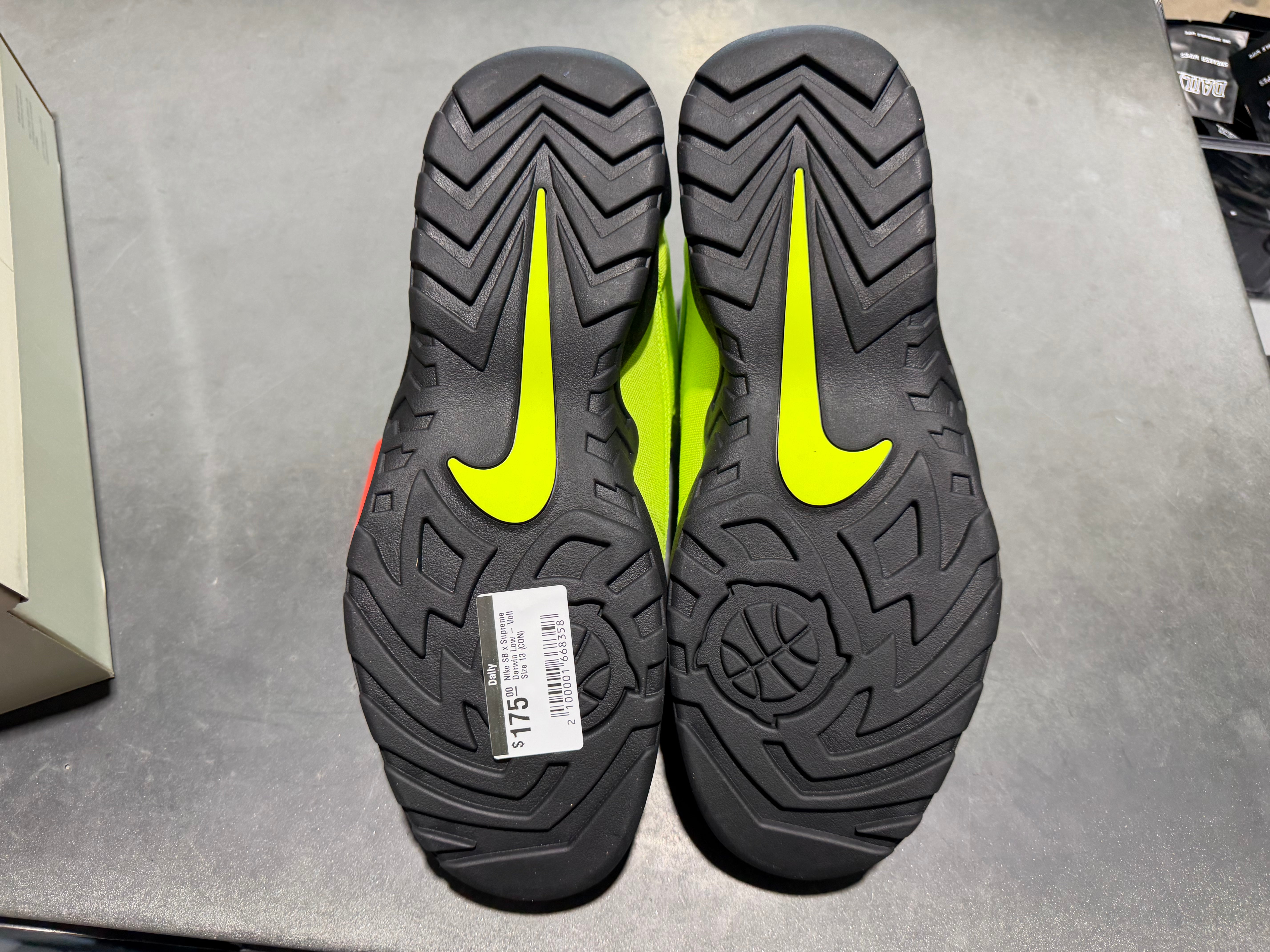 Nike SB Darwin Low - Volt Size 13