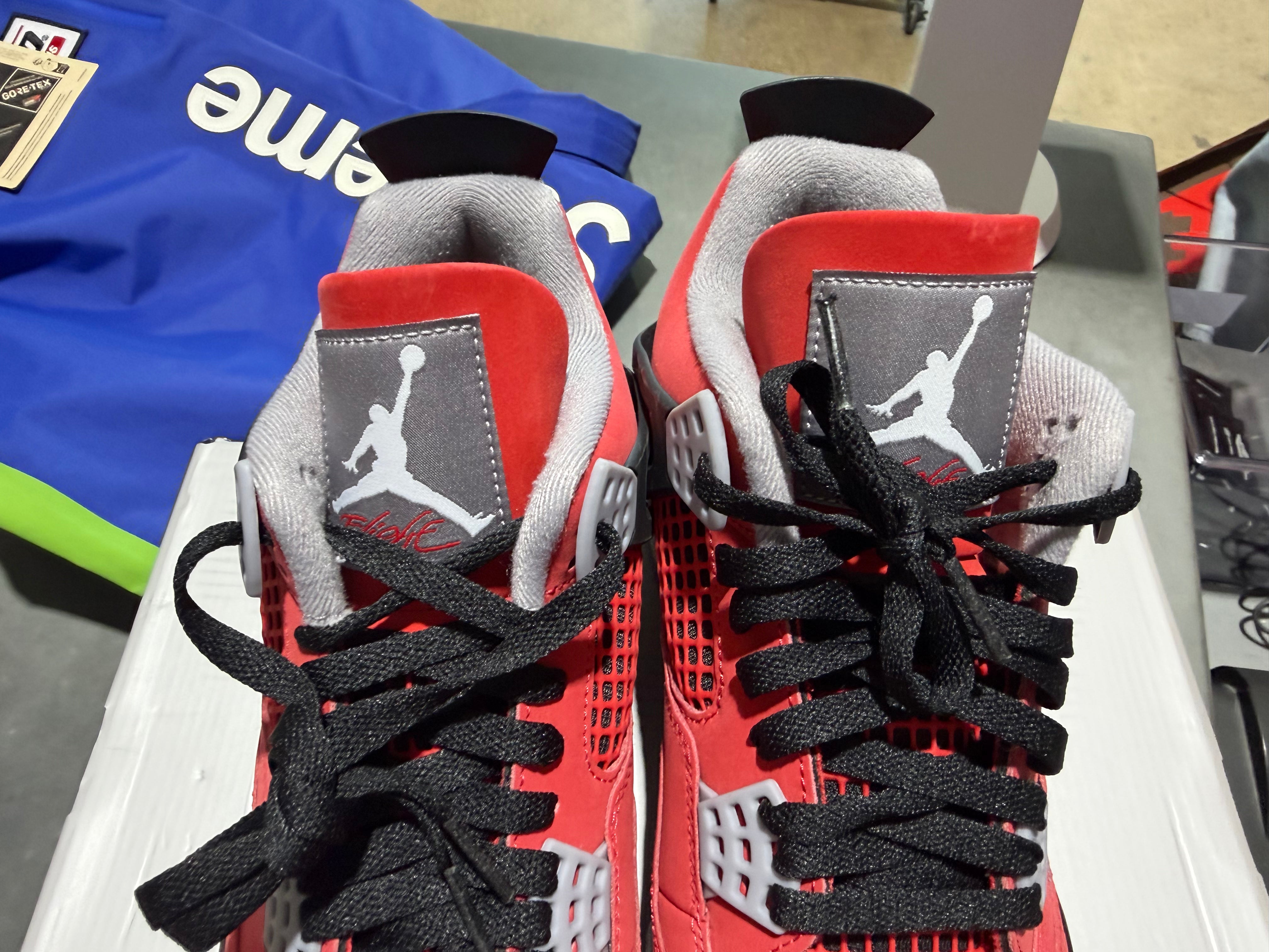 Air Jordan 4 Retro - Toro Size 9