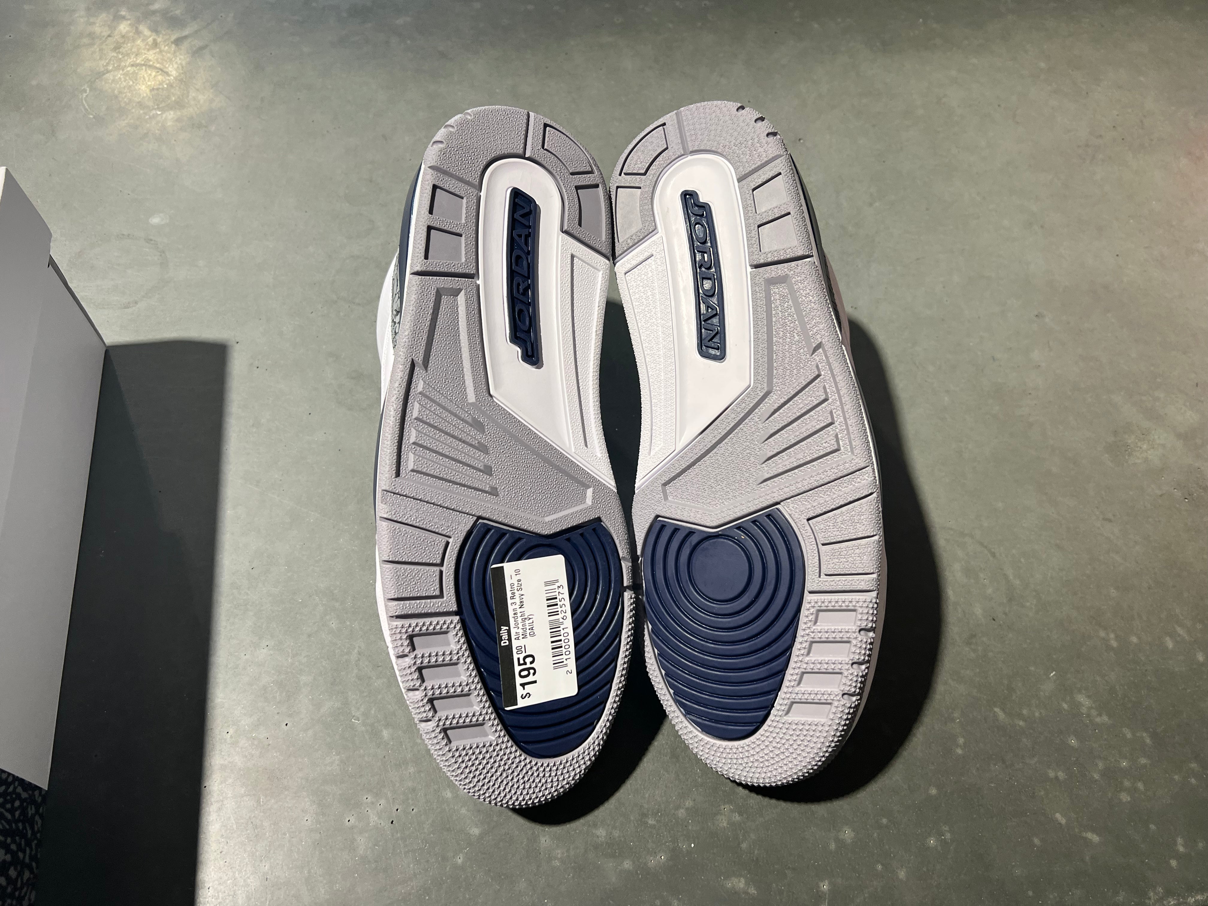 Air Jordan 3 Retro - Midnight Navy Size 10