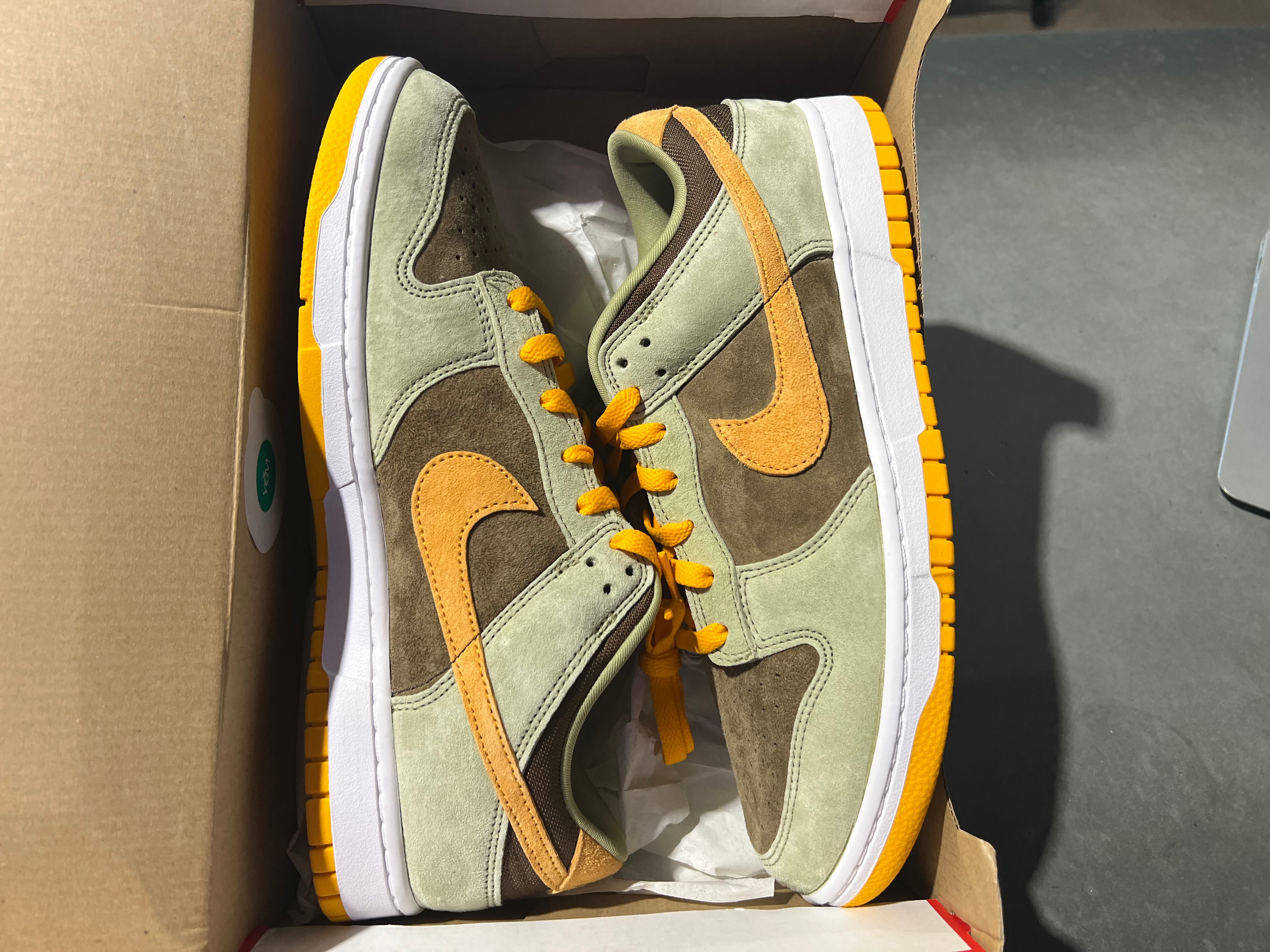 Nike Dunk Low SE - Dusty Olive Size 10.5