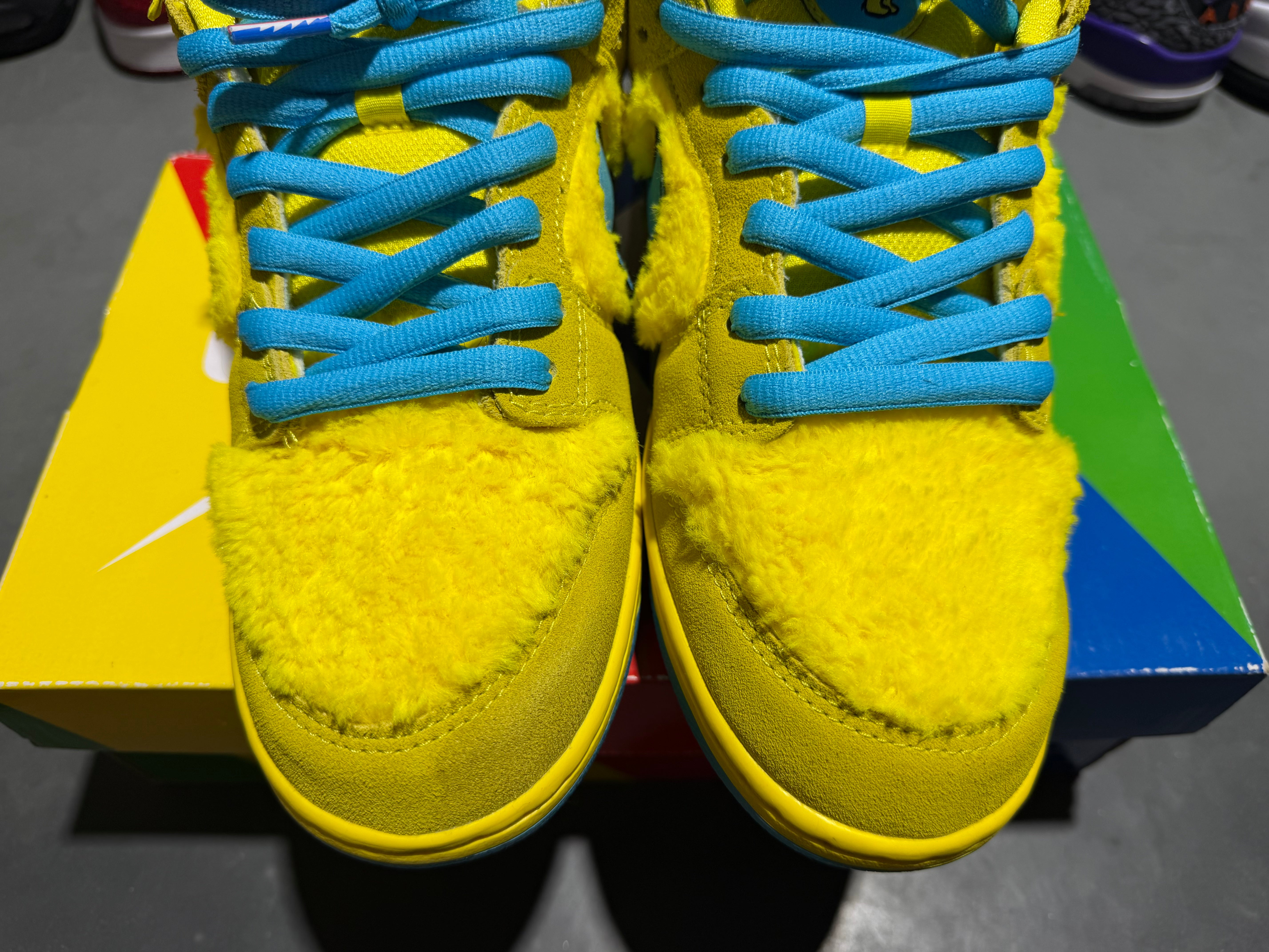 Nike SB Dunk Low - Grateful Dead Bears/Opti Yellow Size 9
