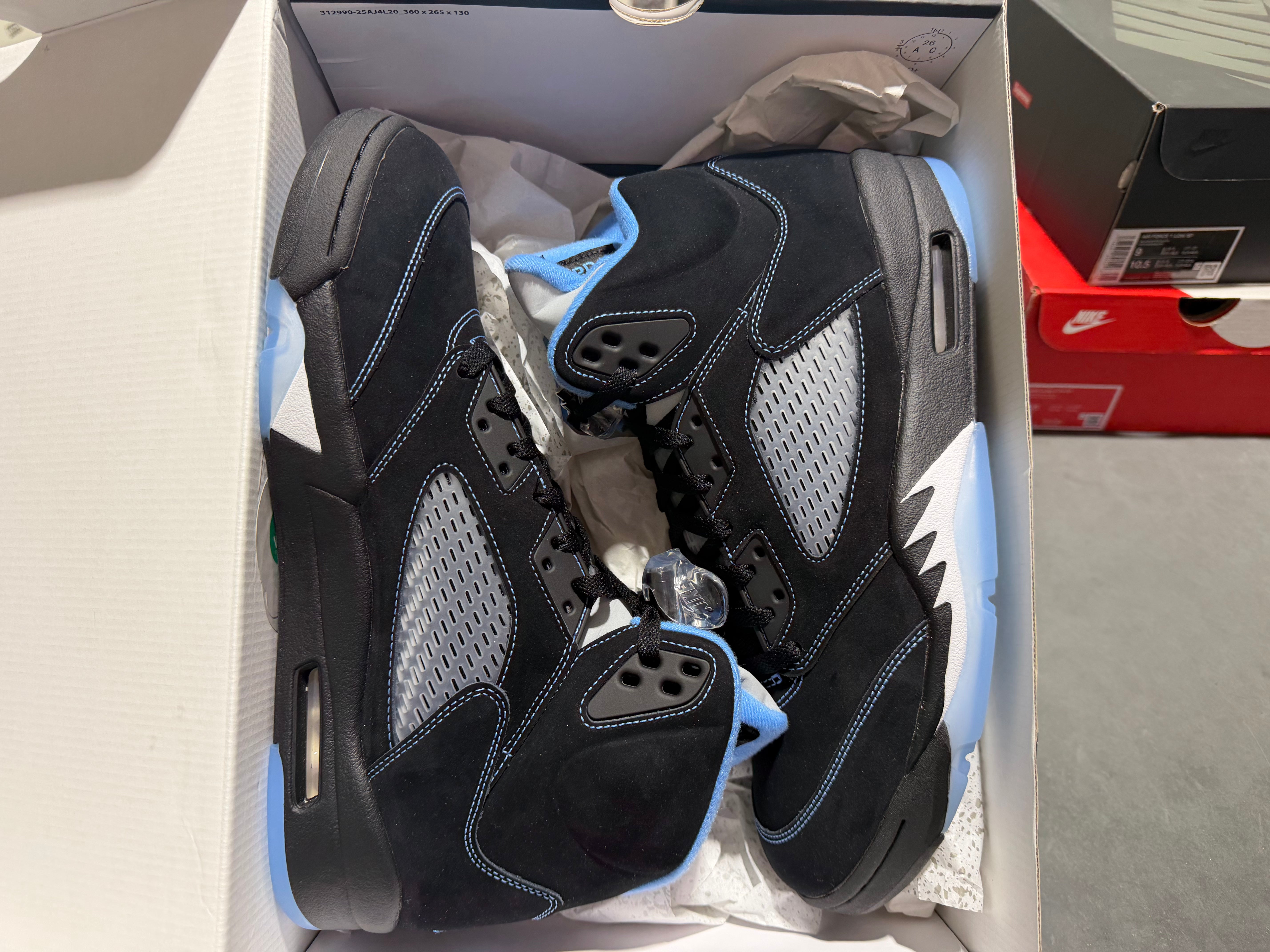 Air Jordan 5 Retro - University Blue Size 12