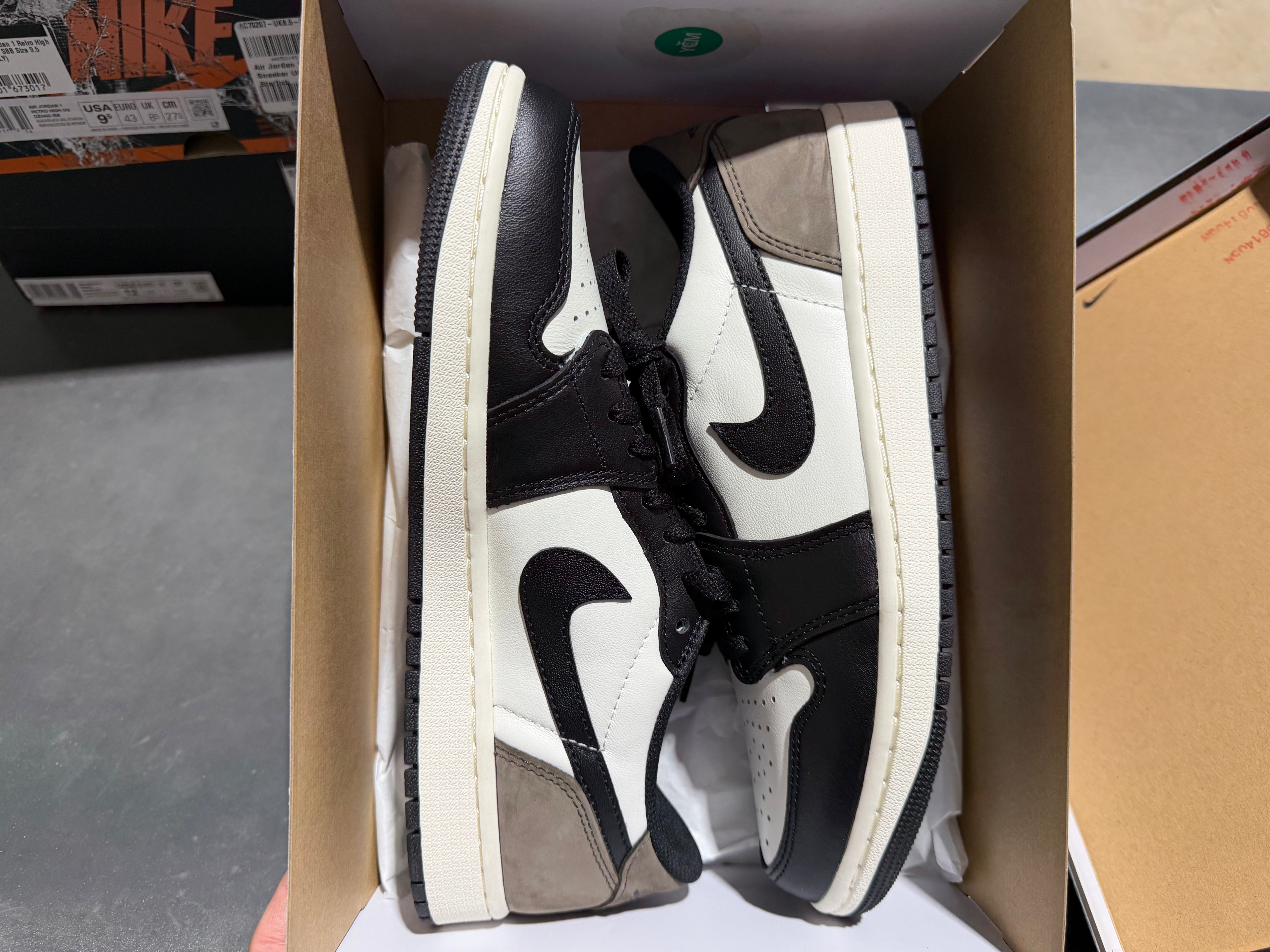 Air Jordan 1 Retro Low OG - Mocha Size 9