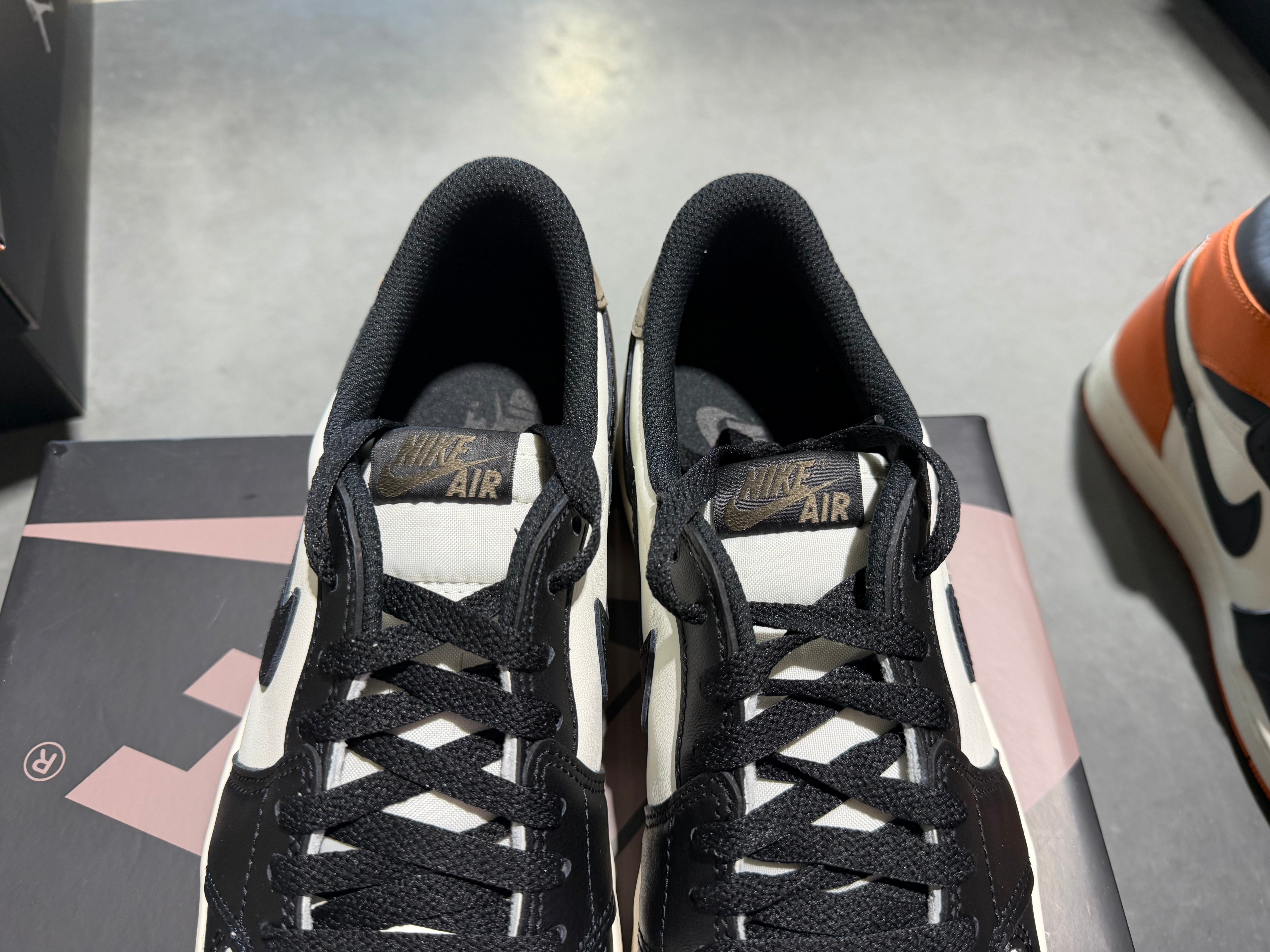 Air Jordan 1 Retro Low OG - Mocha Size 9