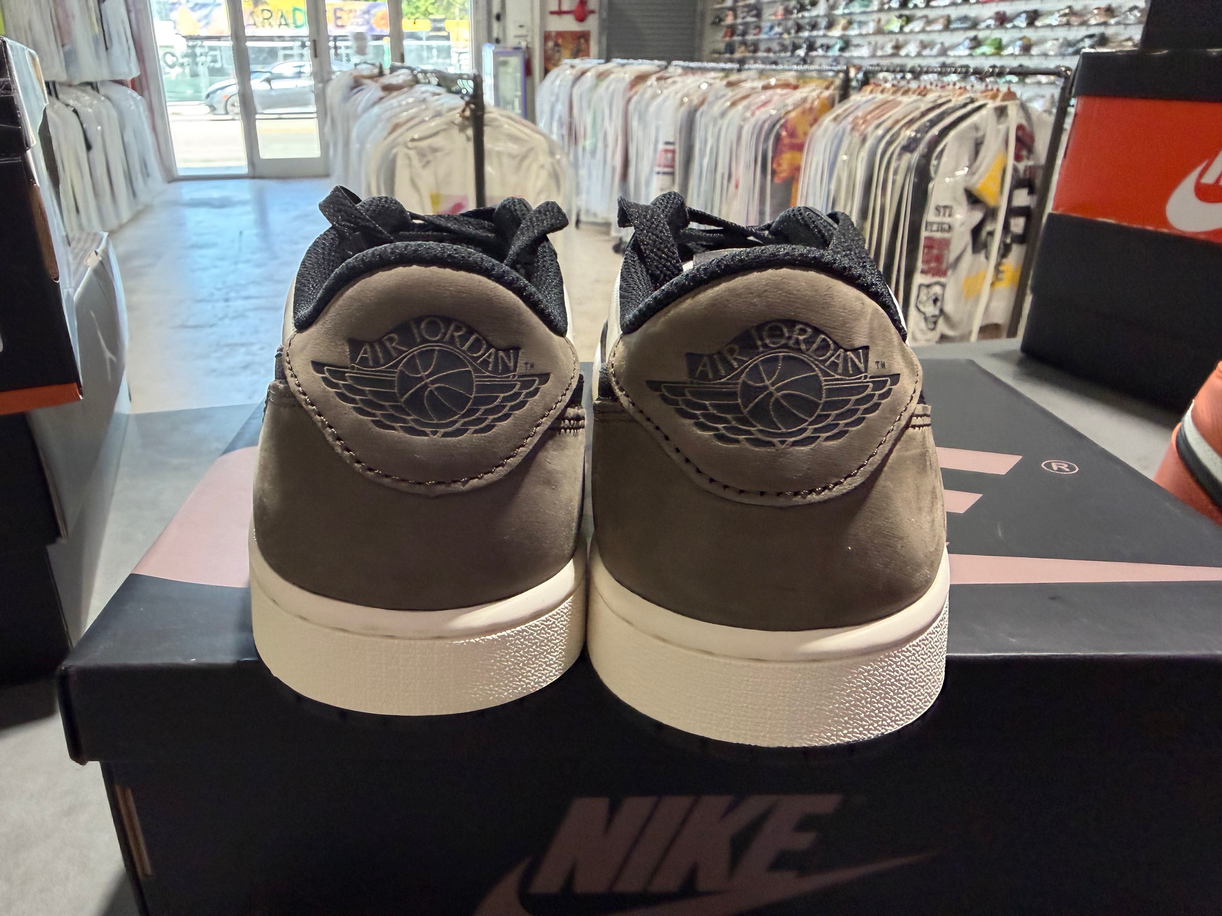 Air Jordan 1 Retro Low OG - Mocha Size 9