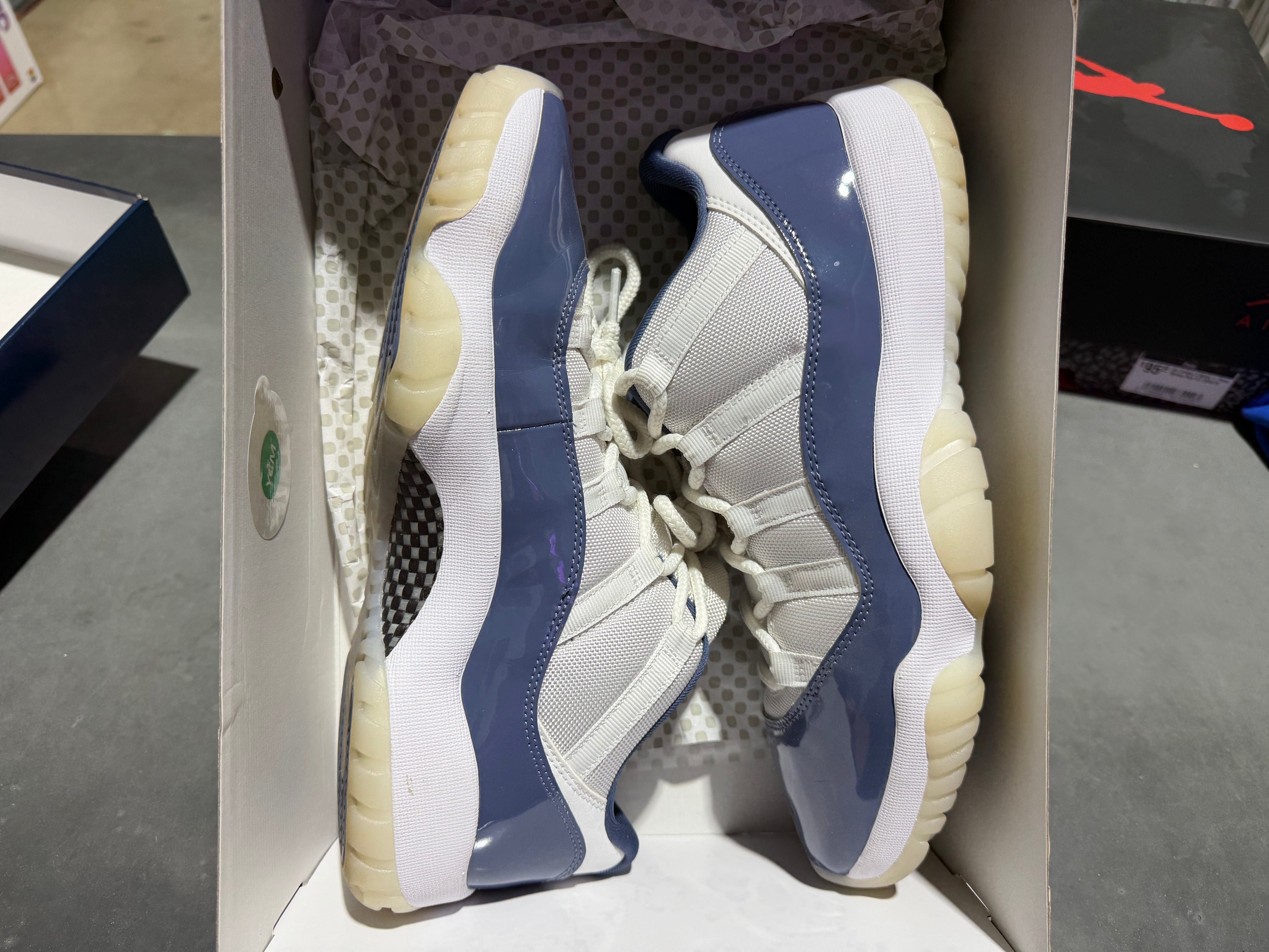 Air Jordan 11 Retro Low - Diffused Blue Size 10
