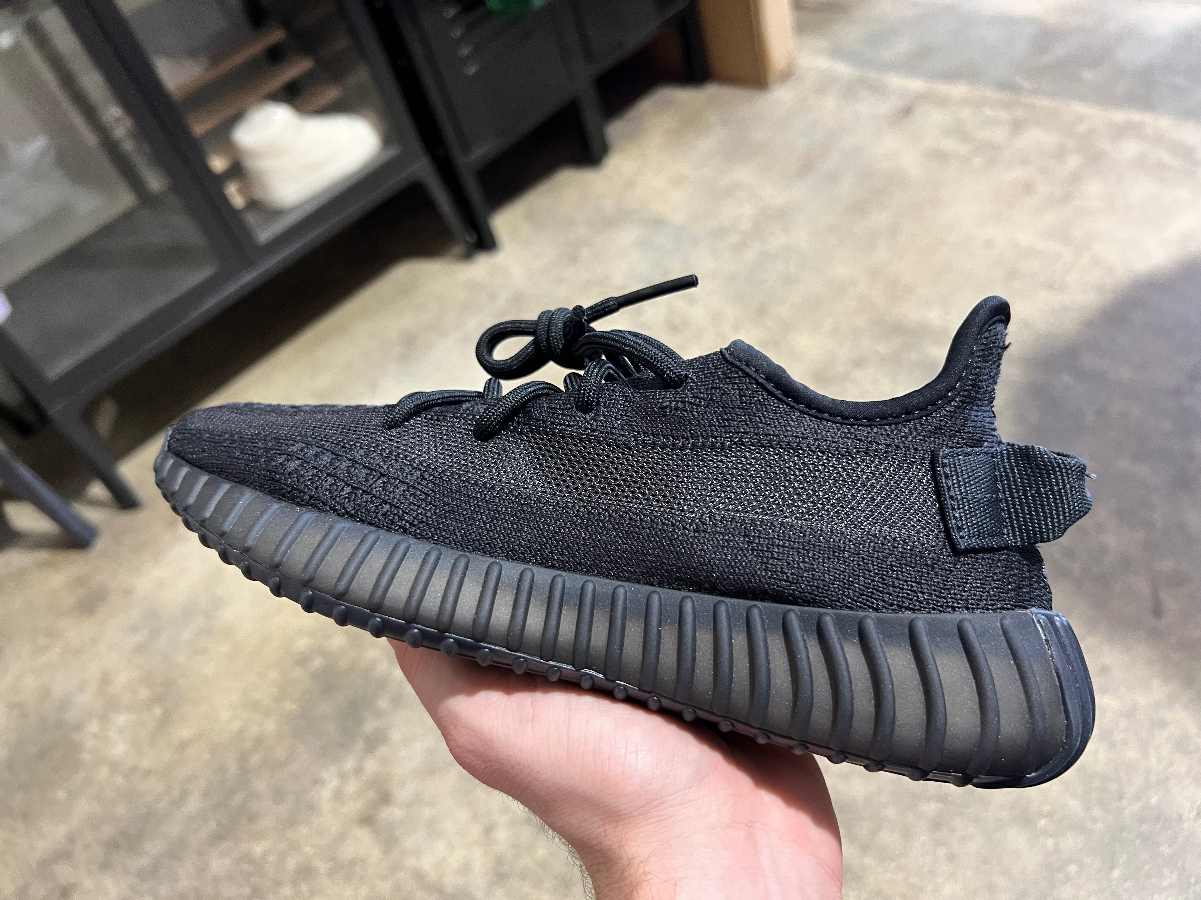 Adidas Yeezy Boost 350 V2 - Onyx Size 10