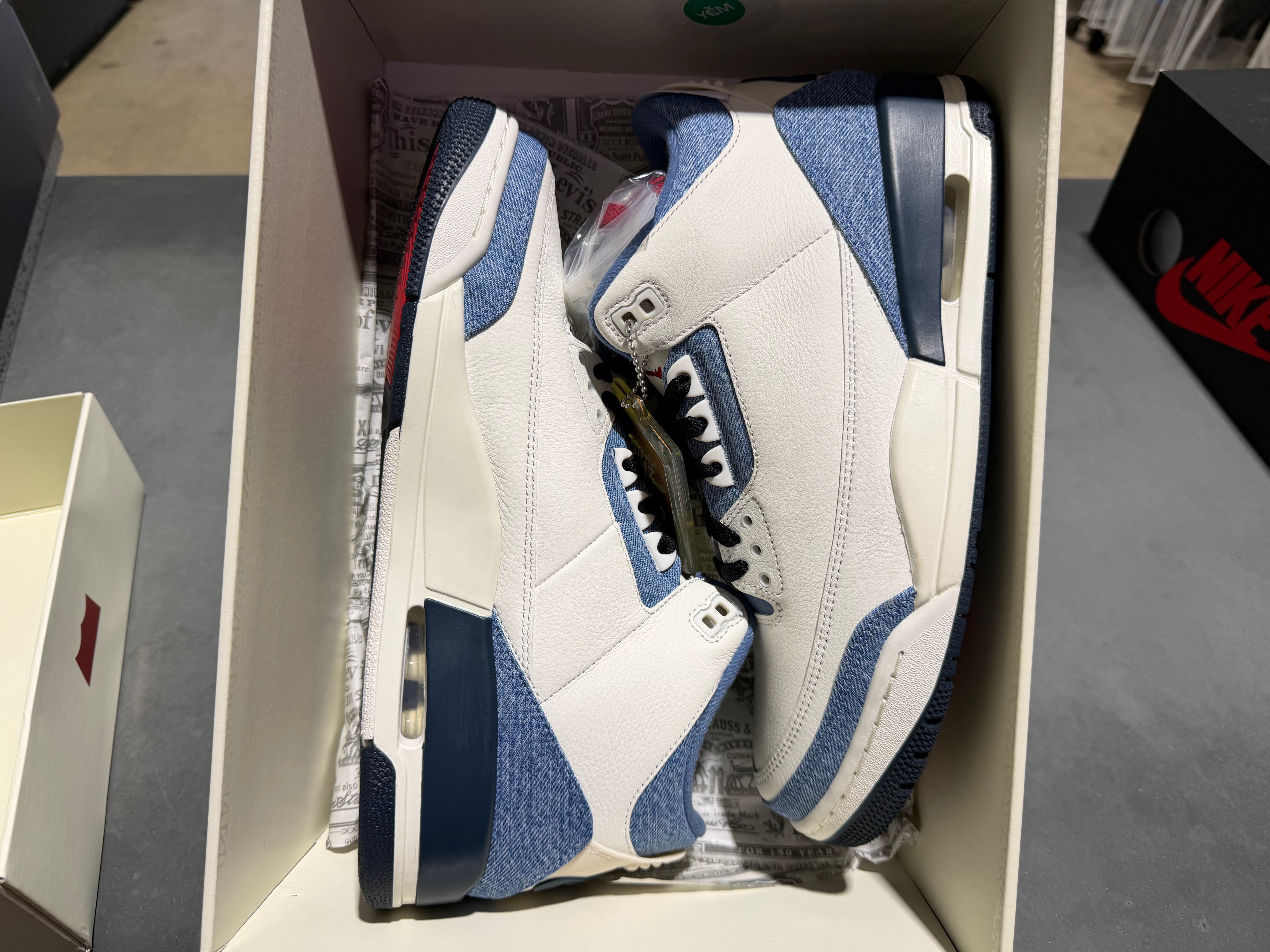 Air Jordan 3 Retro - Levi’s All-Star Size 10.5