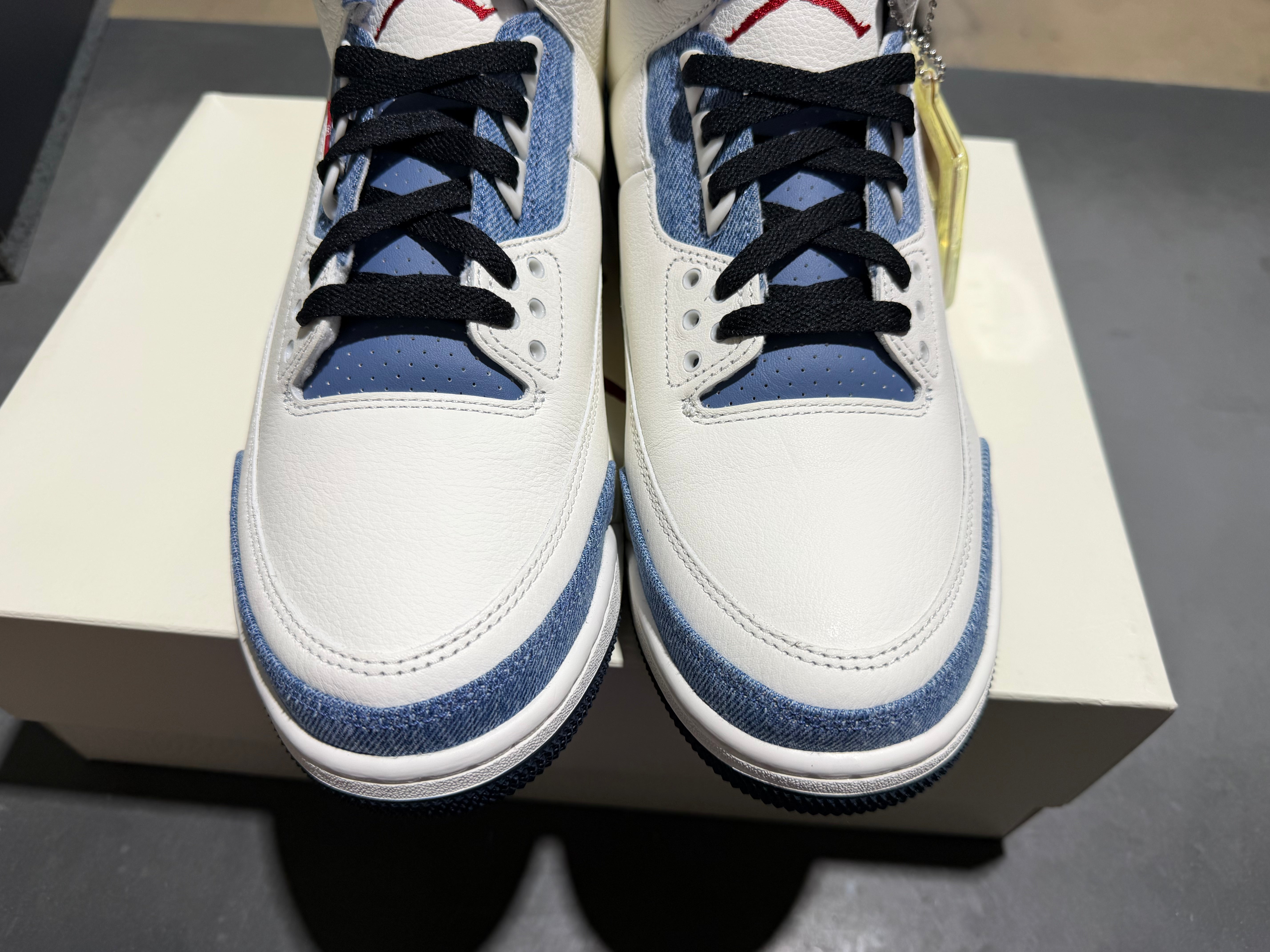 Air Jordan 3 Retro - Levi’s All-Star Size 10.5