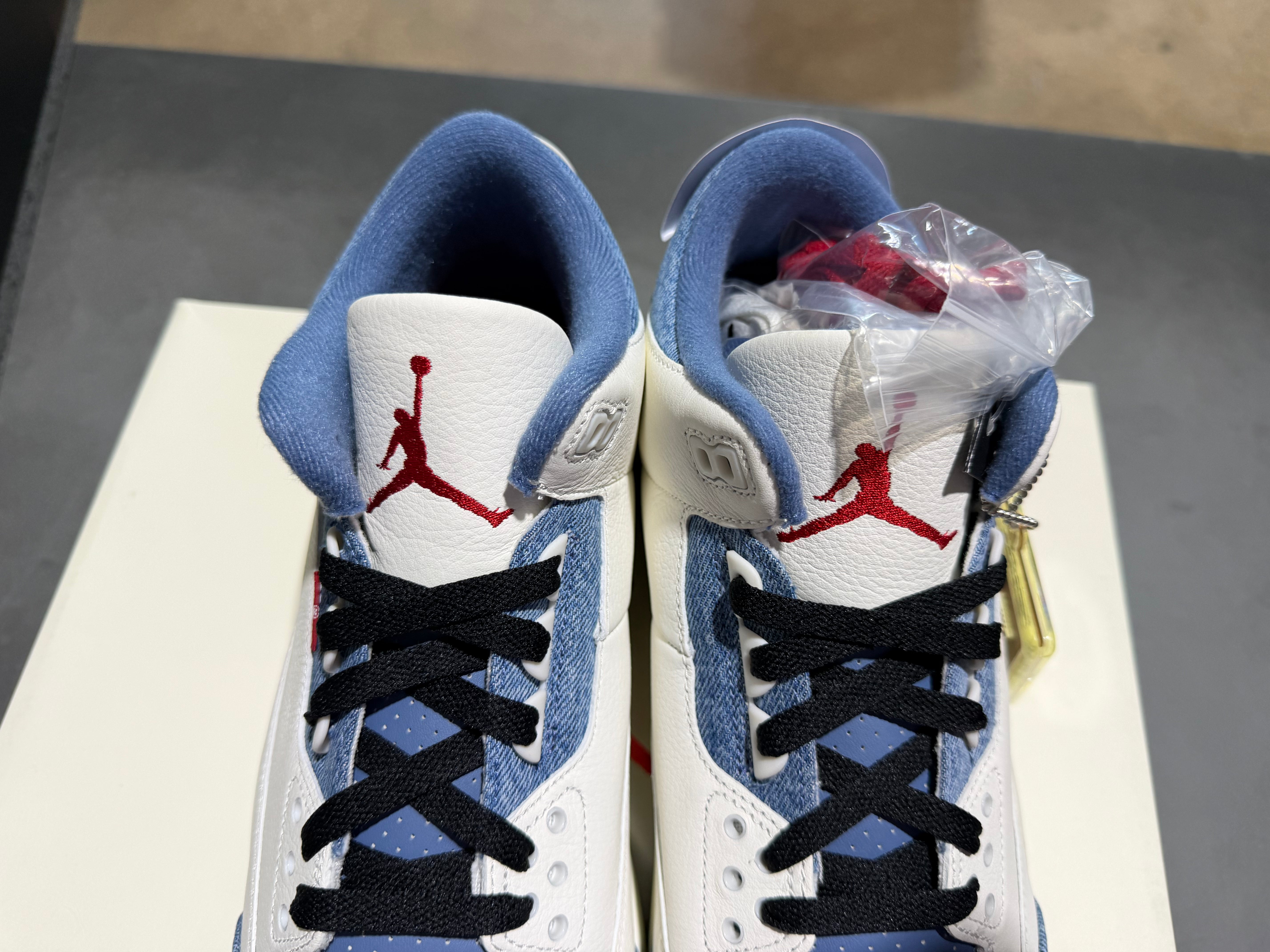Air Jordan 3 Retro - Levi’s All-Star Size 10.5