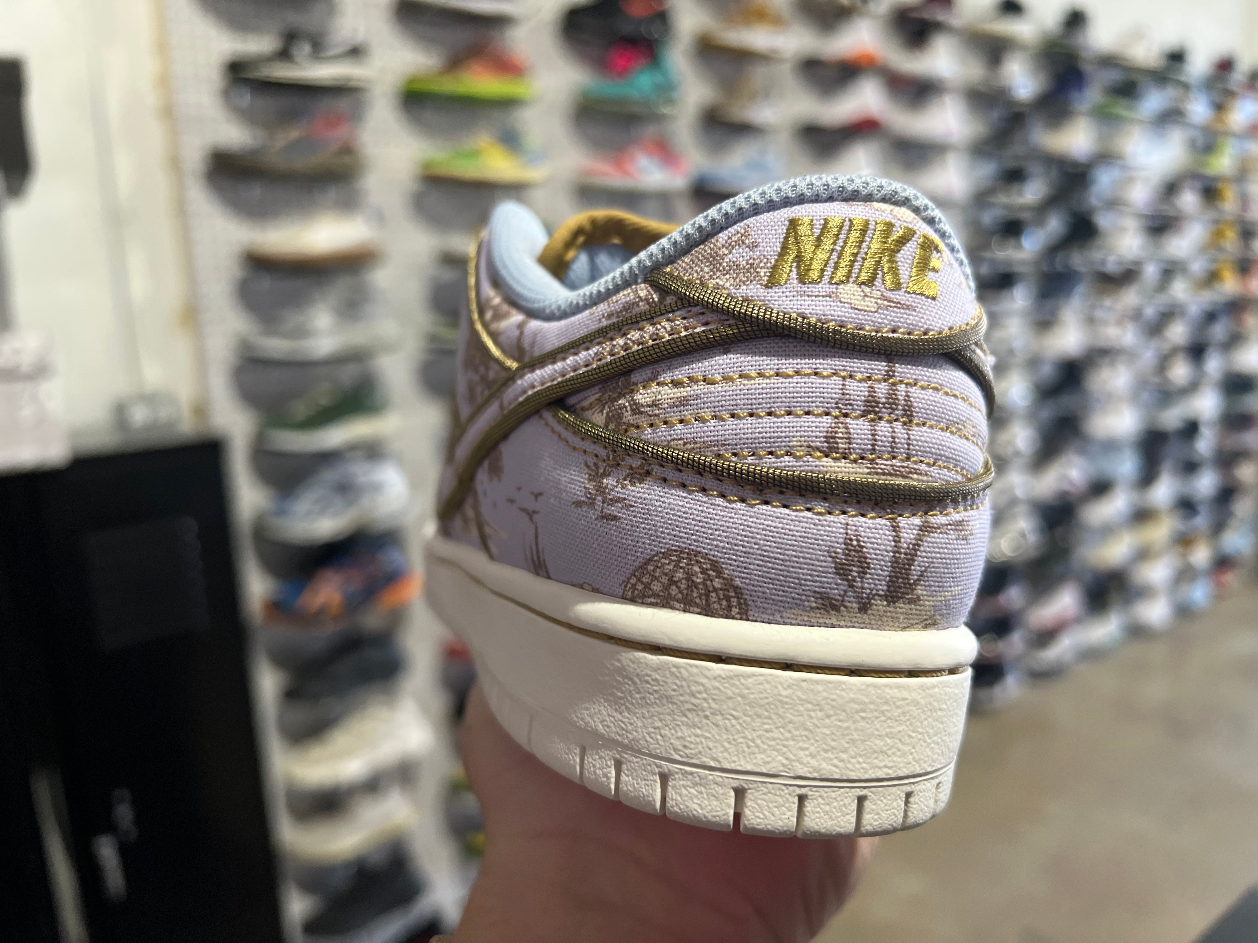 Nike SB Dunk Low - Premium City of Style