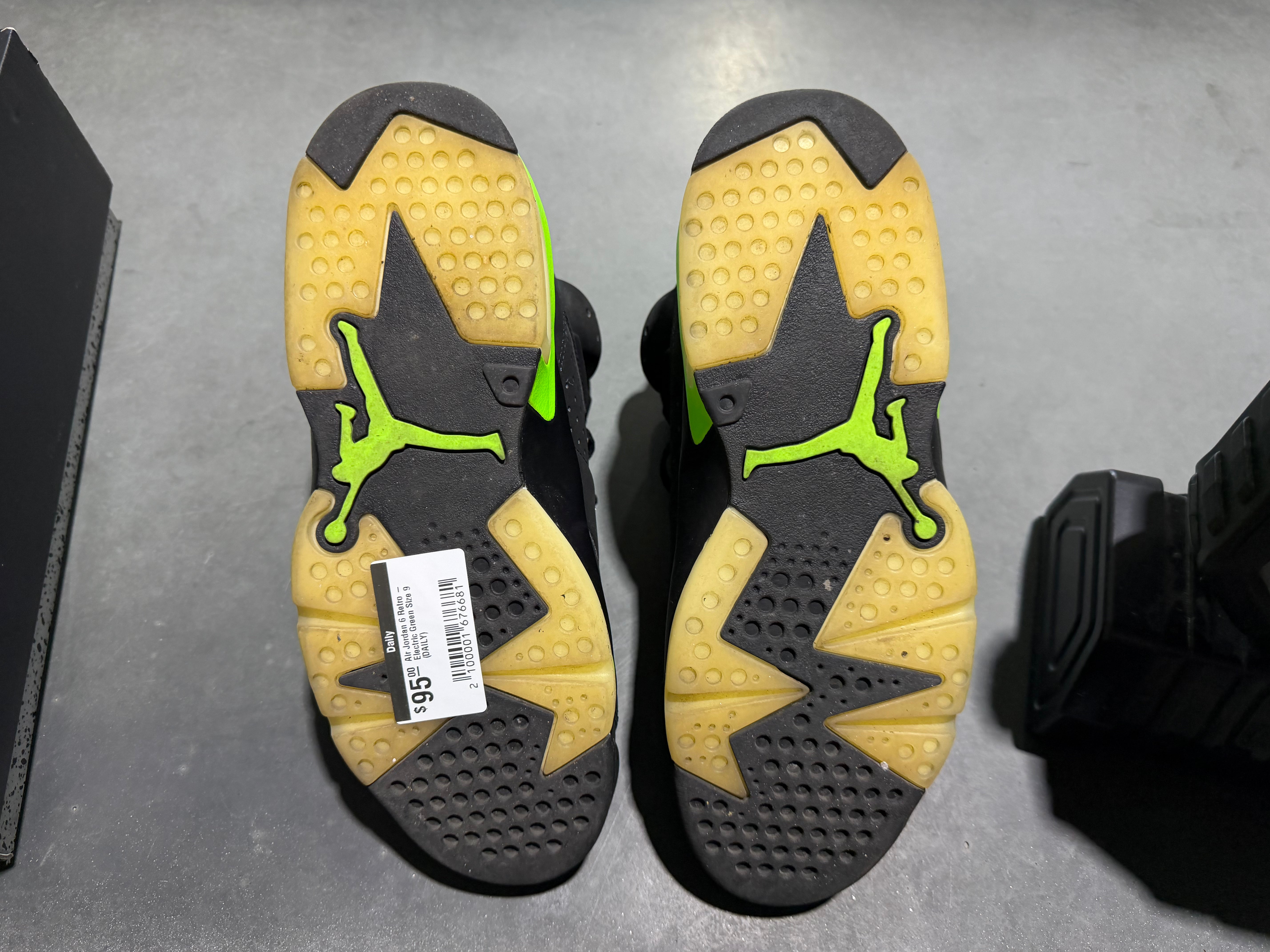 Air Jordan 6 Retro - Electric Green Size 9