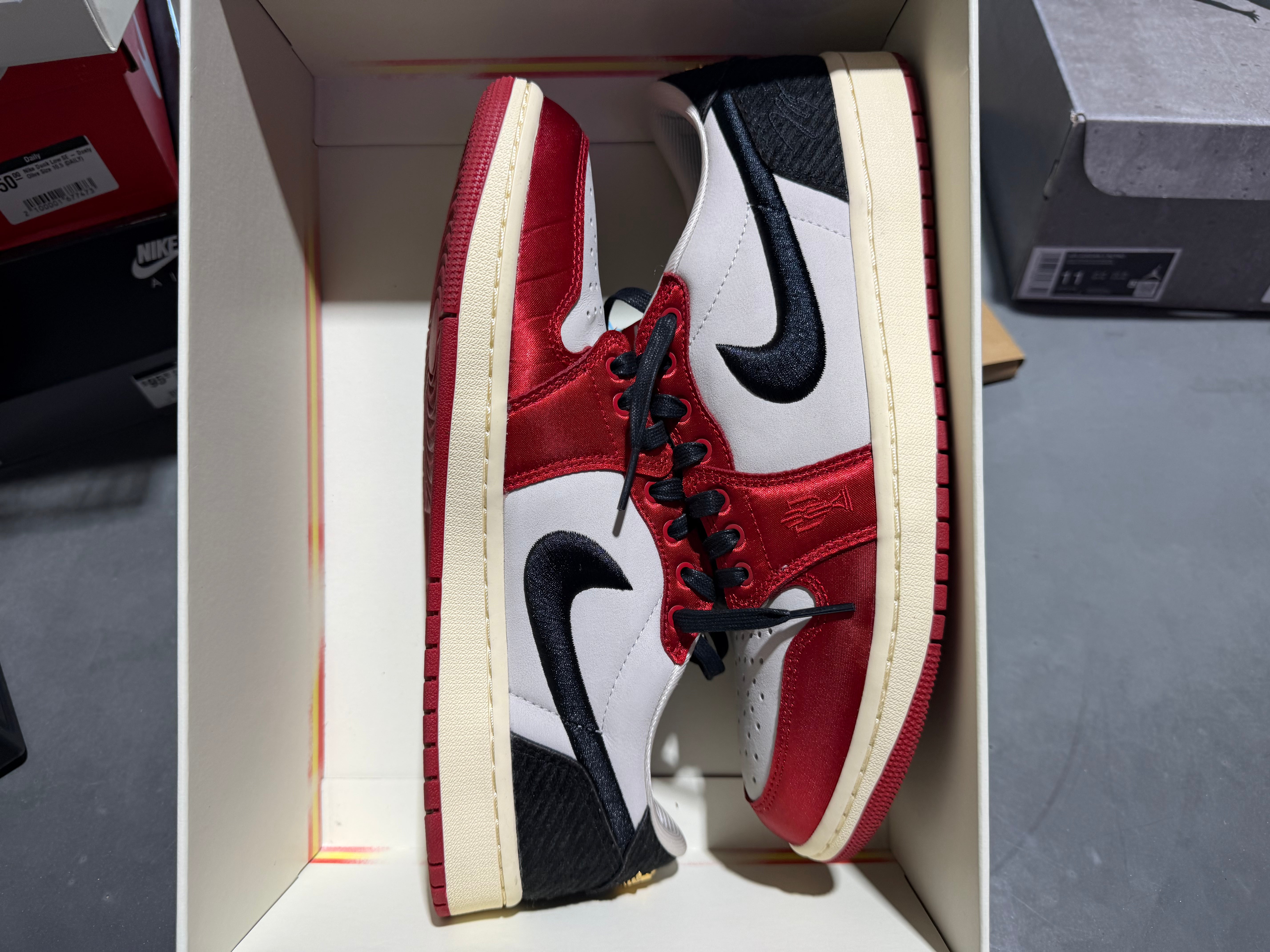 Air Jordan 1 Retro Low OG - Trophy Room Rookie Card Away Size 10.5