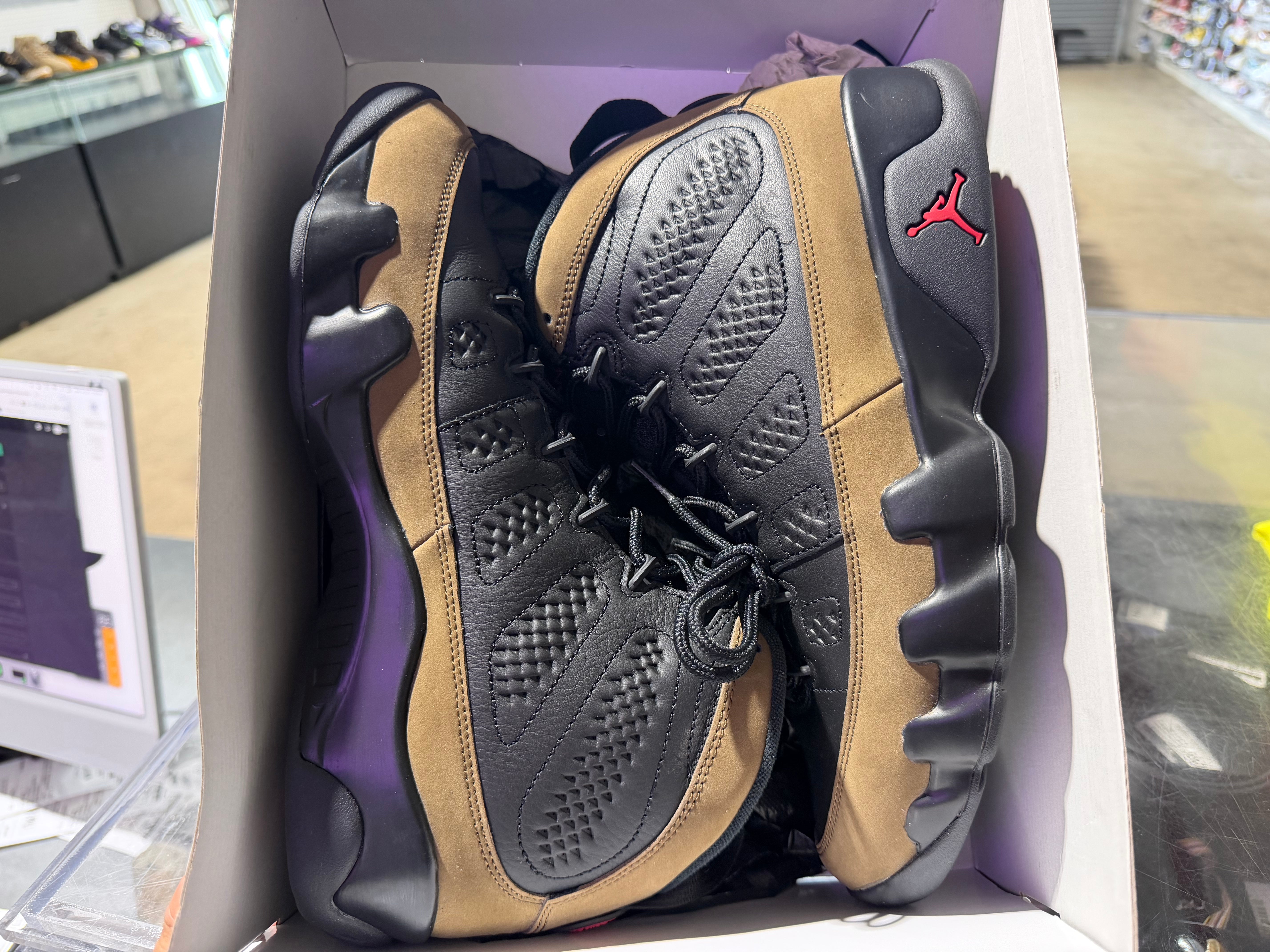 Air Jordan 9 Retro - Olive Size 9