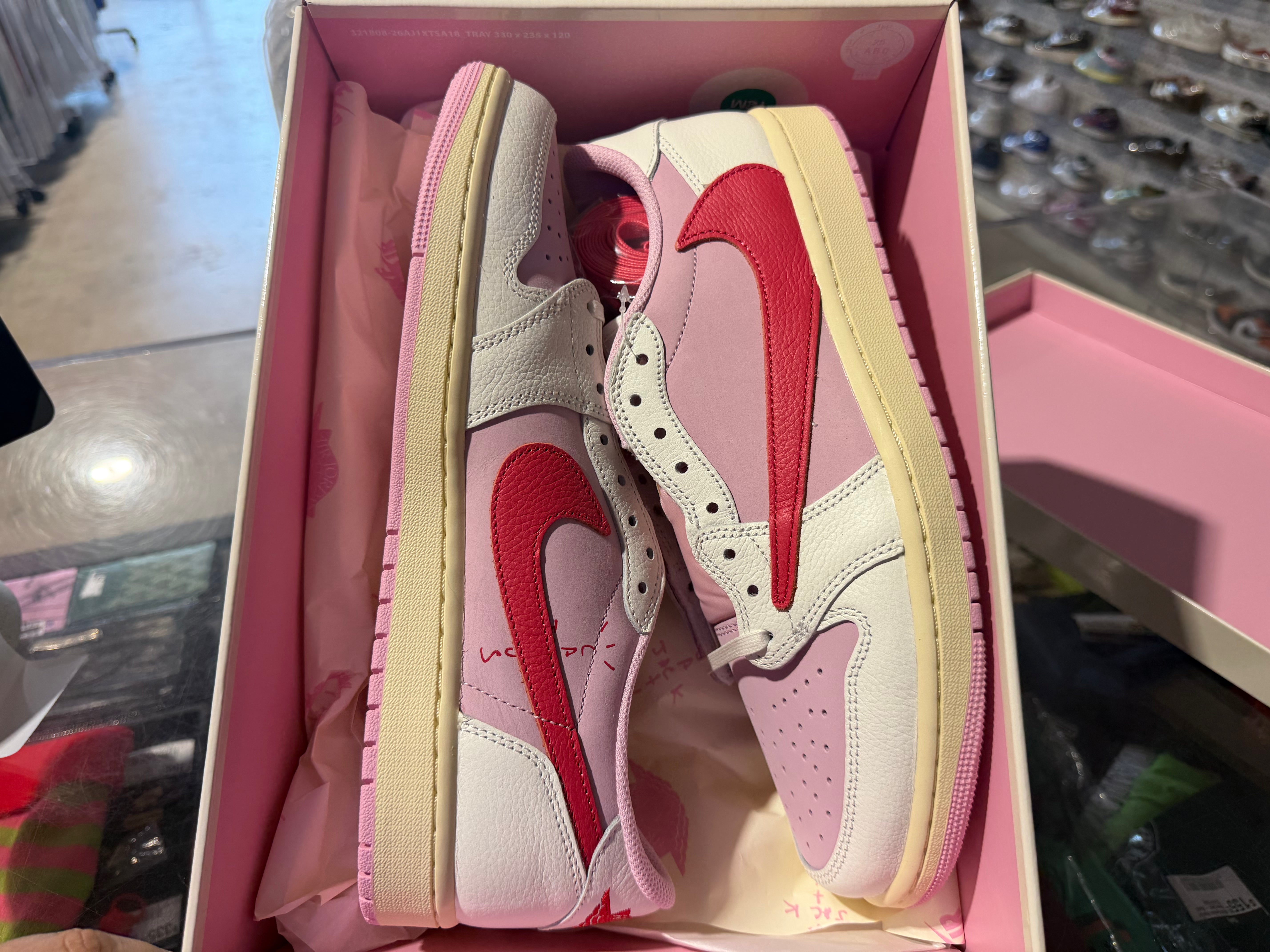 Air Jordan 1 Retro Low OG SP - Travis Scott/Tropical Pink Size 10.5
