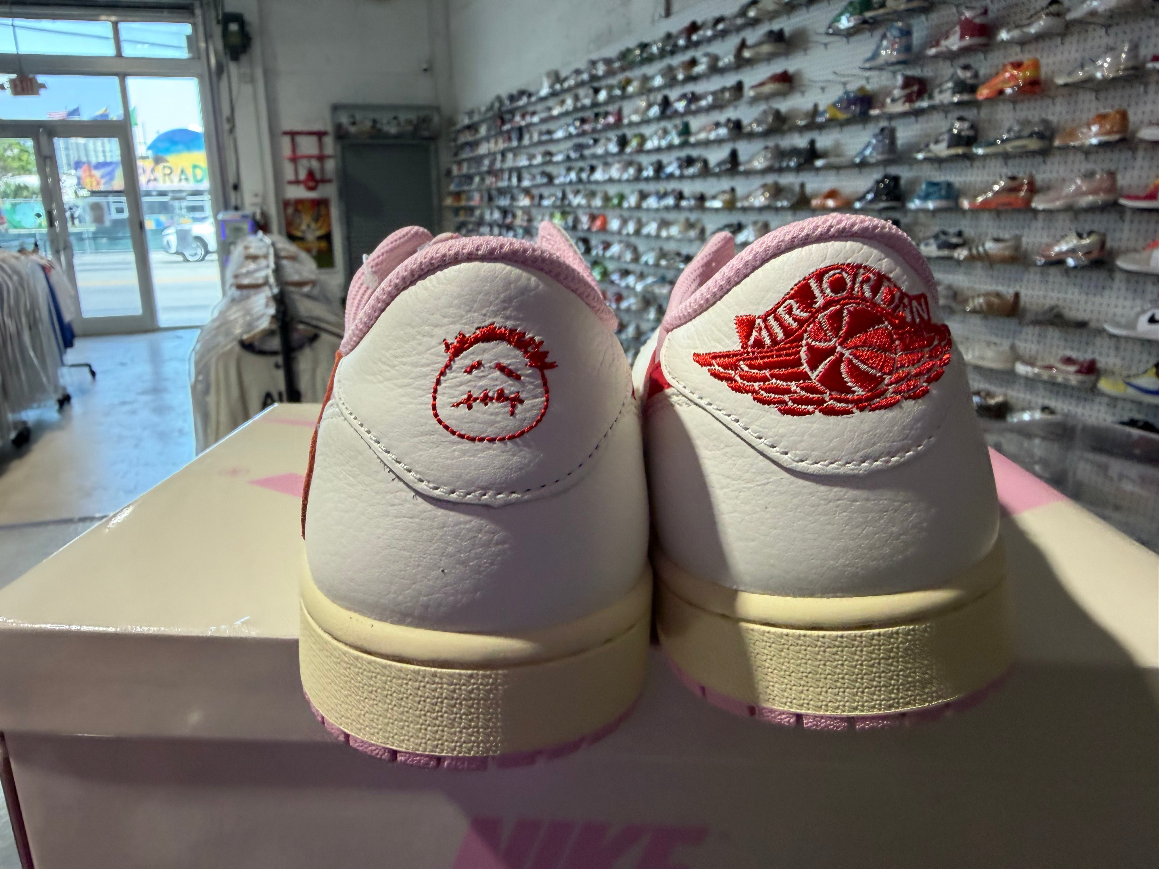 Air Jordan 1 Retro Low OG SP - Travis Scott/Tropical Pink Size 10.5