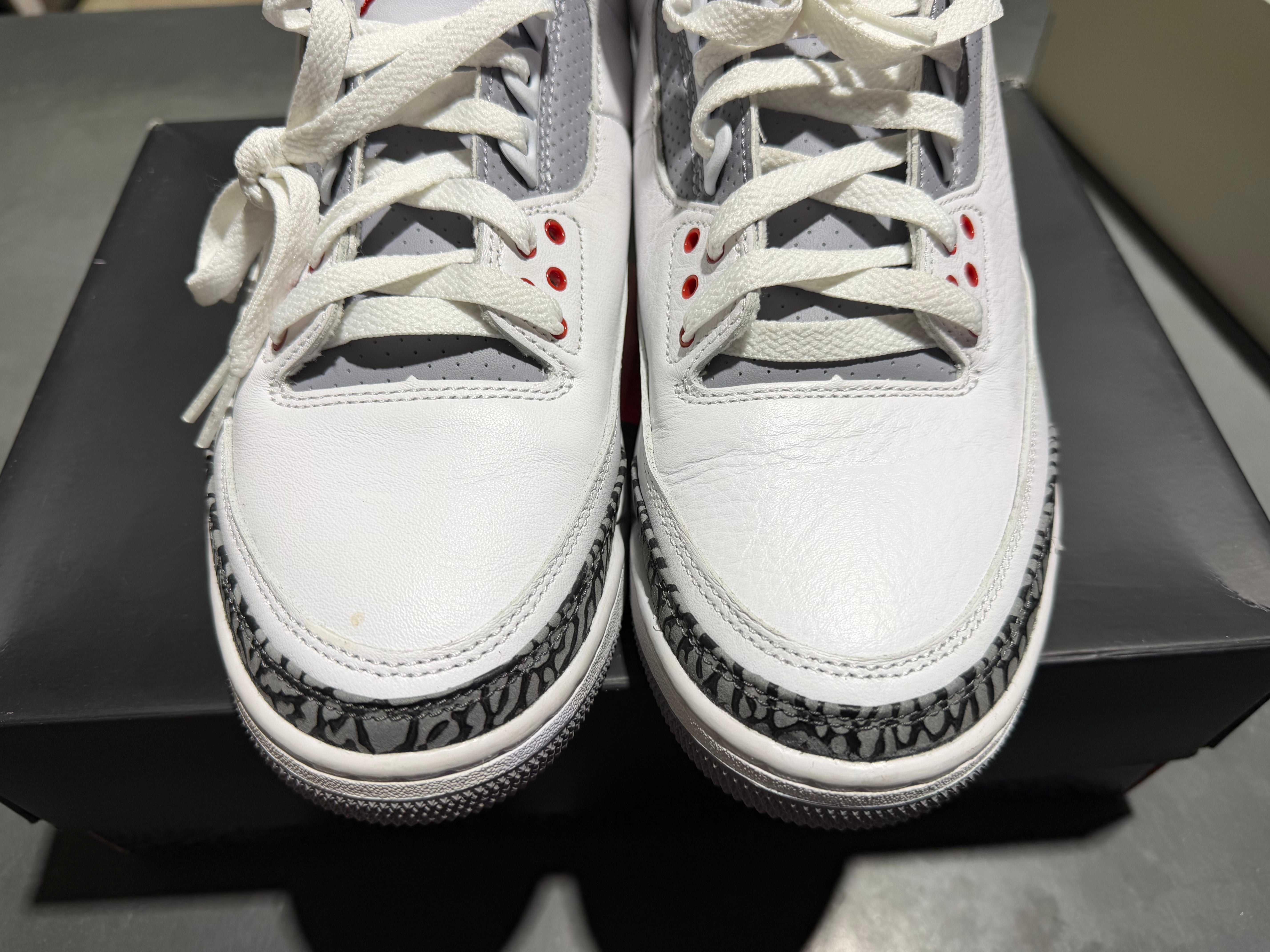 Air Jordan 3 Retro - Fire Red Size 9