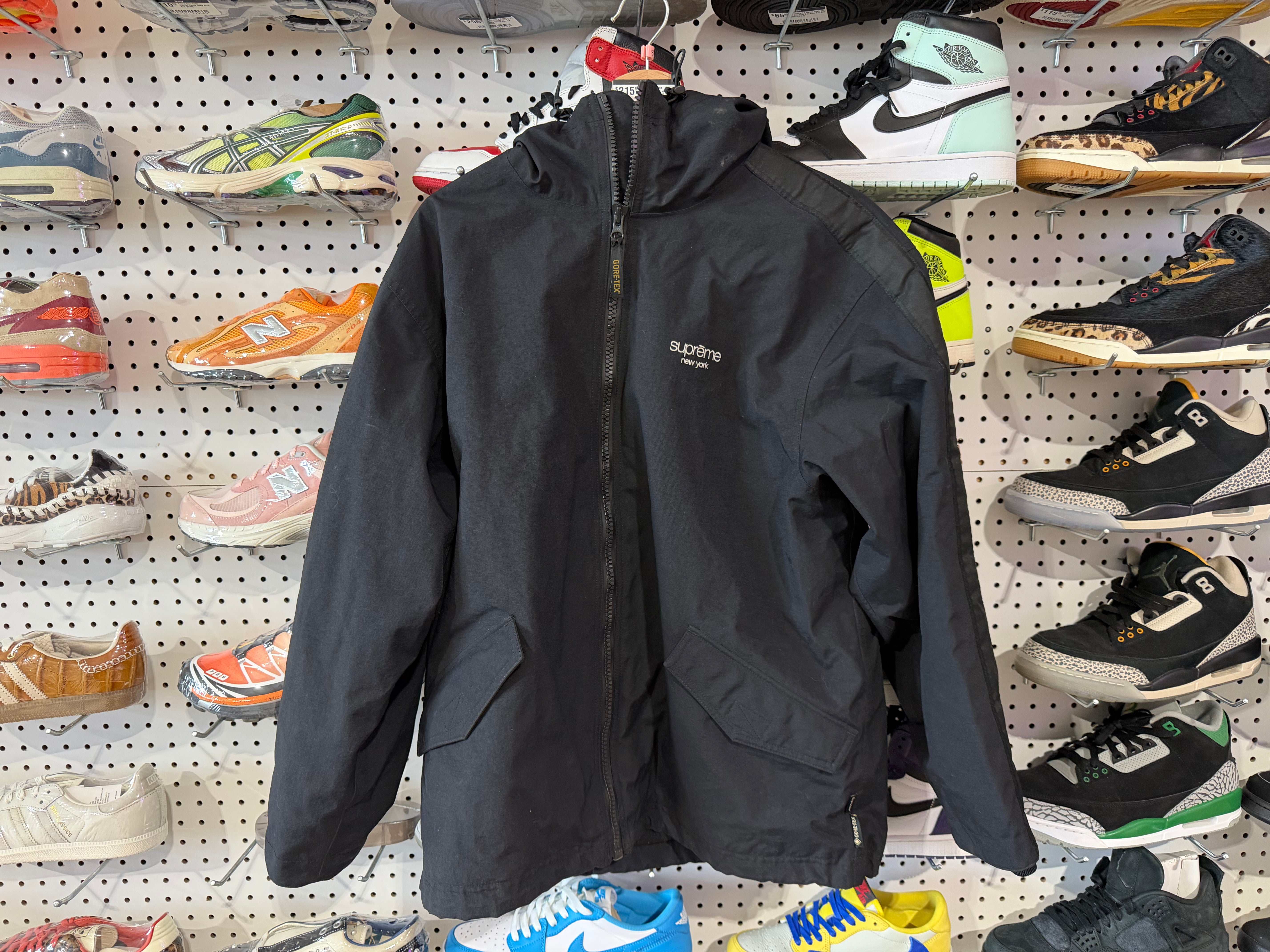 USED Supreme Gore-Tex Jacket - Black Size Small