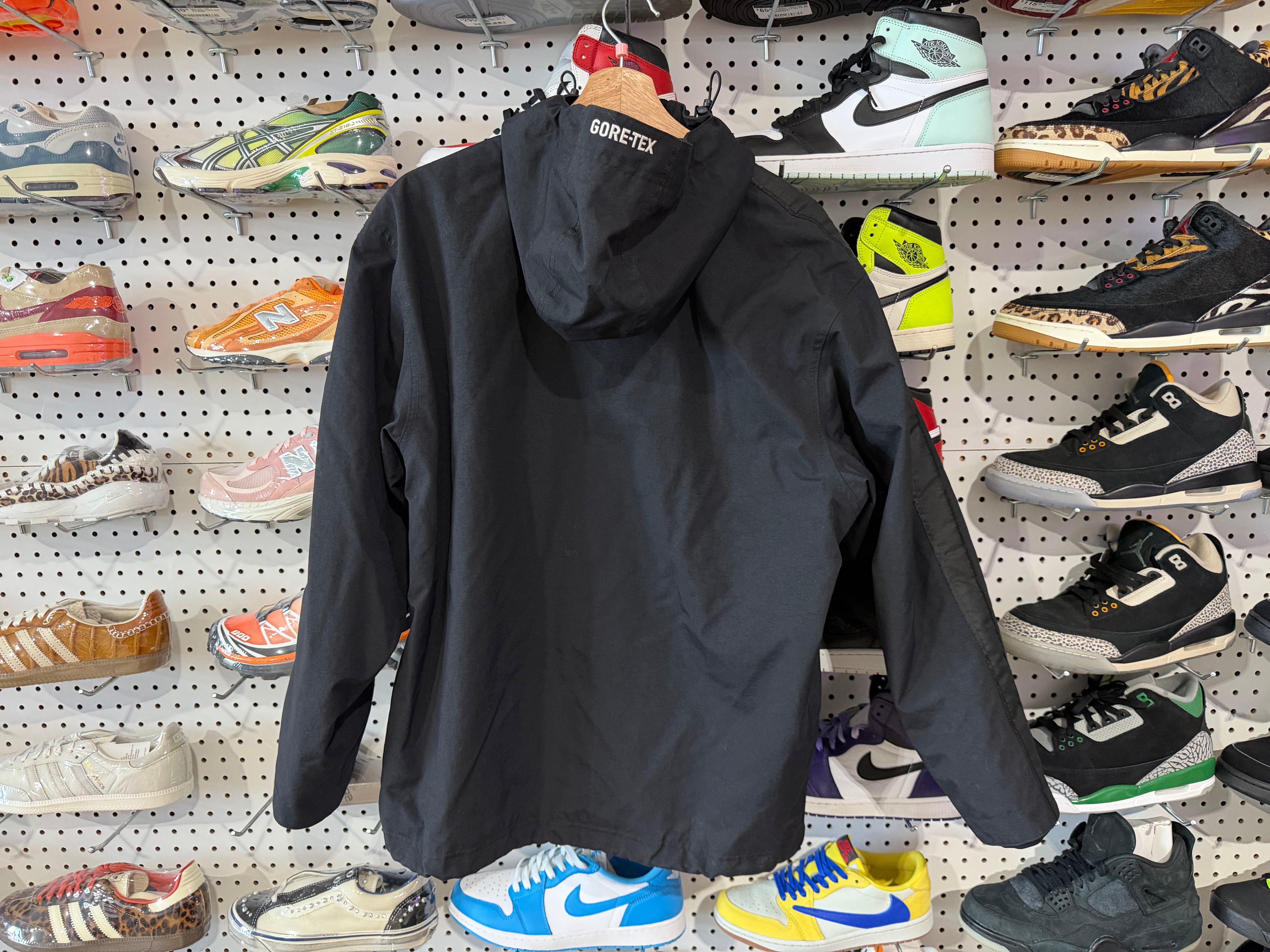 USED Supreme Gore-Tex Jacket - Black Size Small