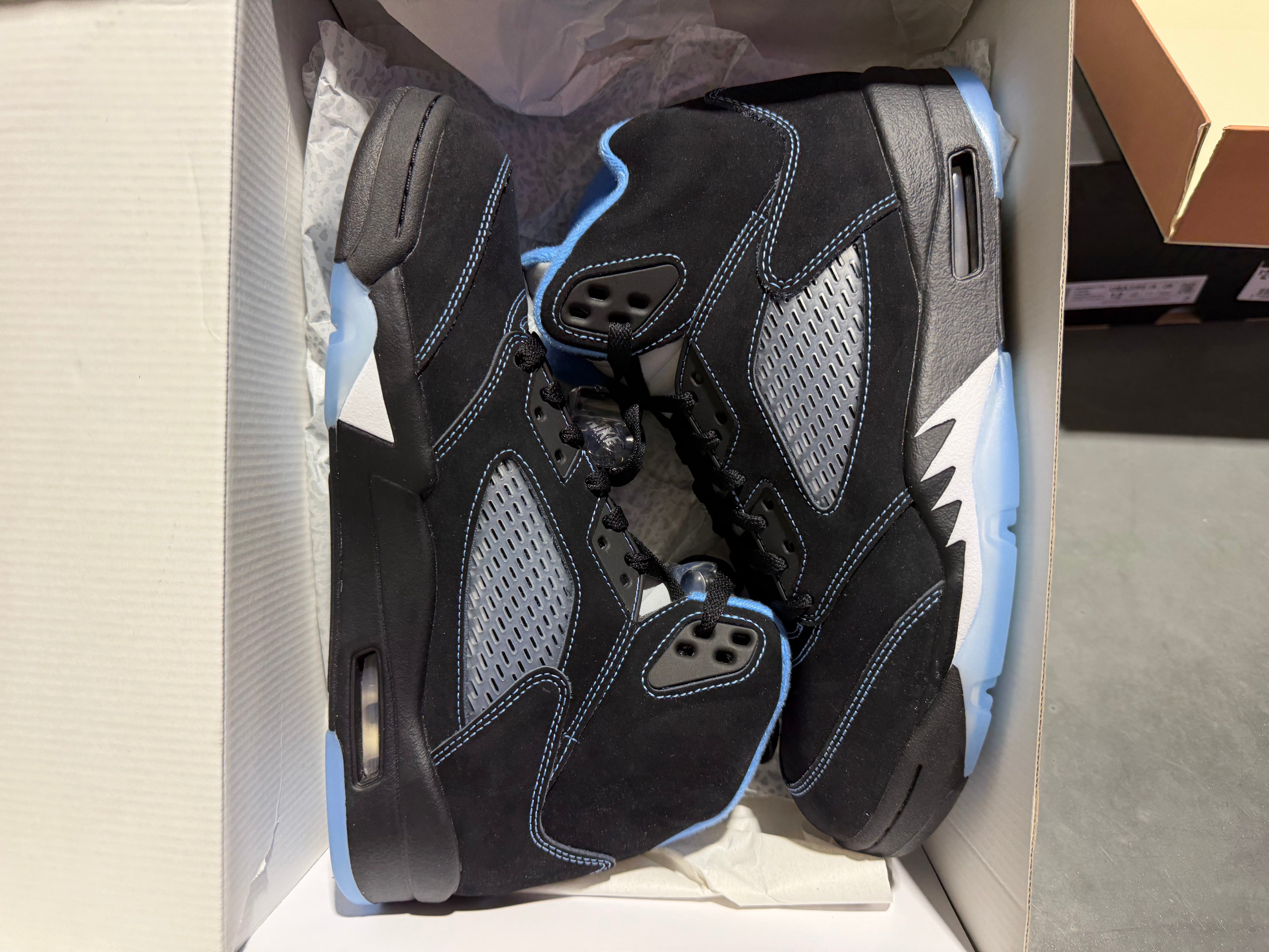 Air Jordan 5 Retro - University Blue/Black Size 9.5