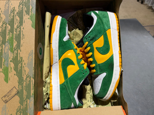 Nike SB Dunk Low - Bucks Size 9