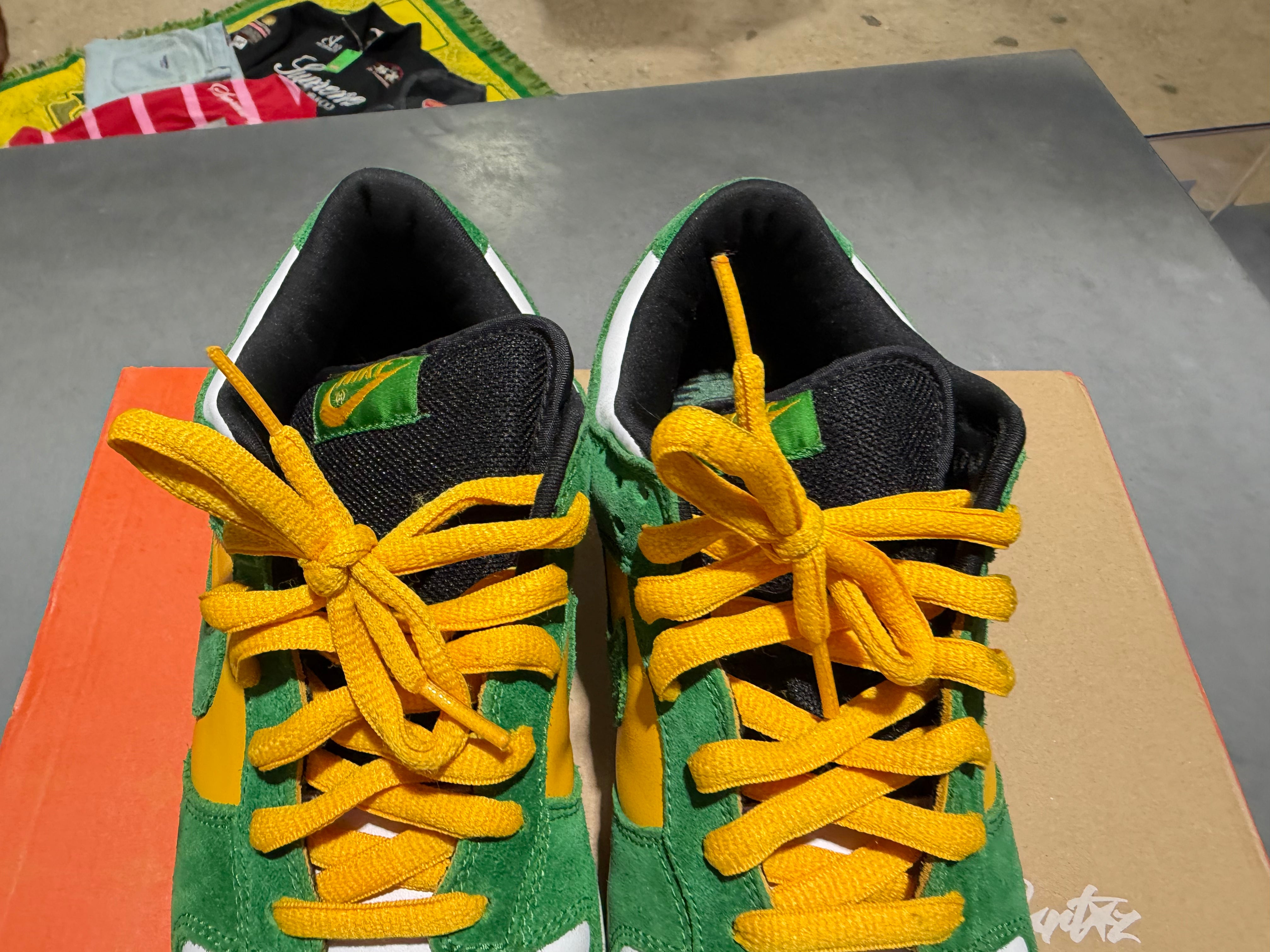 Nike SB Dunk Low - Bucks Size 9